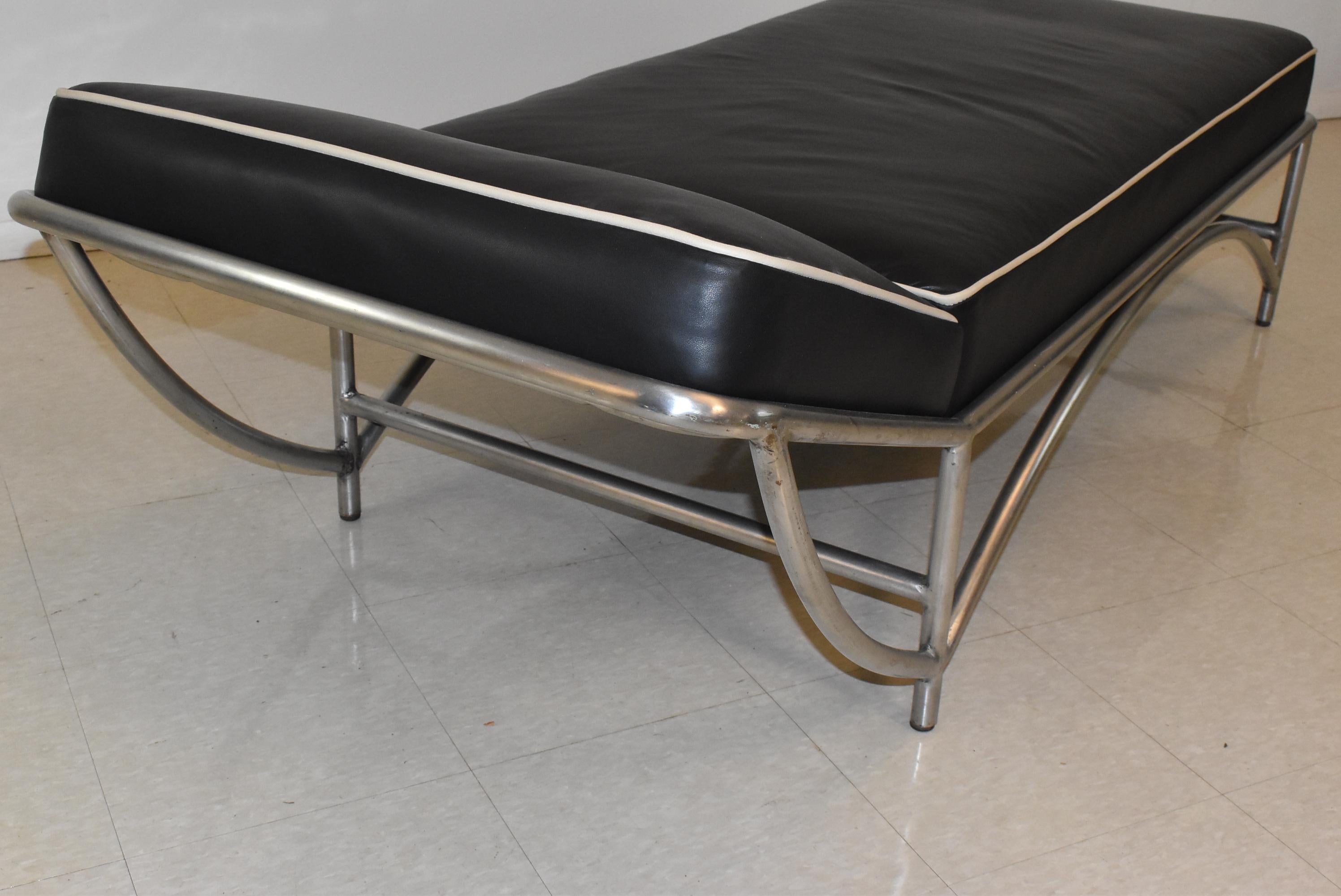 Haywood Wakefield Art Deco Tubular Steel Frame Chaise Lounge In Good Condition In Toledo, OH