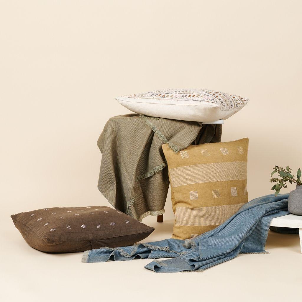 Haze Soft Green Handloom Throw / Decke , Pure Soft Merino Classic Twill Weave im Angebot 9