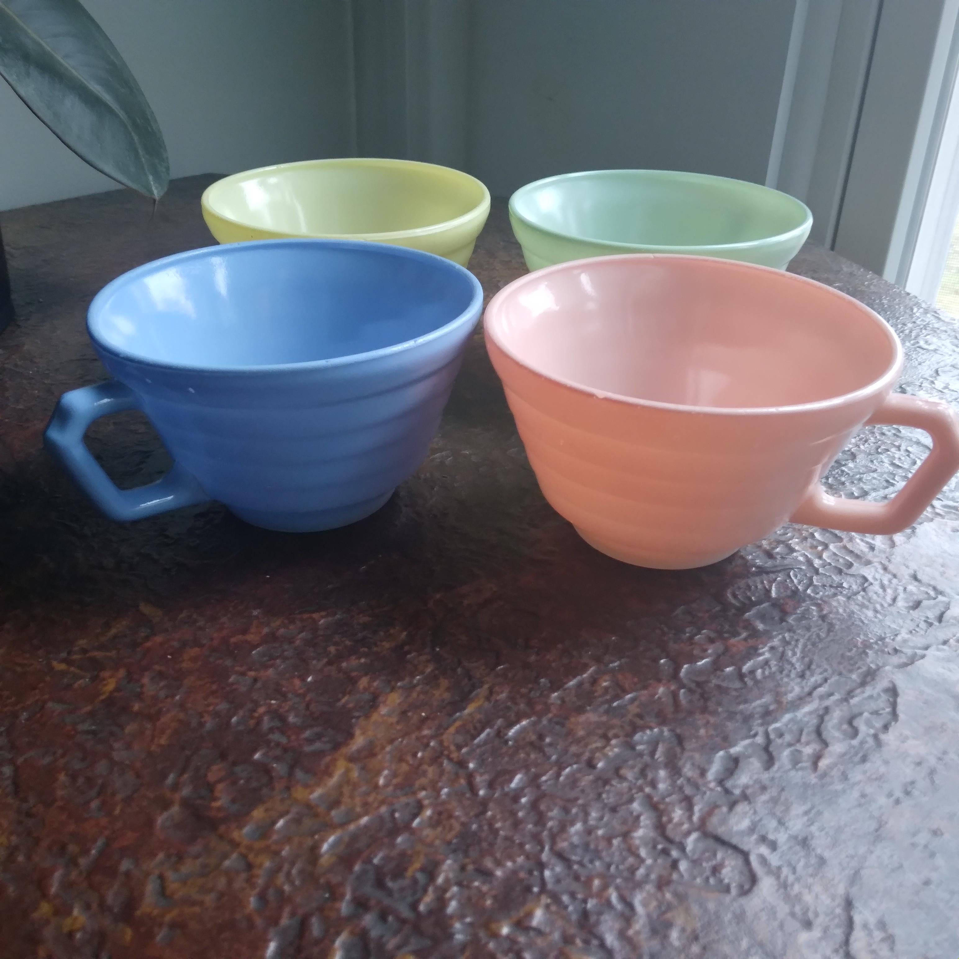 Mid-20th Century Hazel Atlas Pastel Moderntone Platonite Coffee Tea Cups - Set of Four For Sale