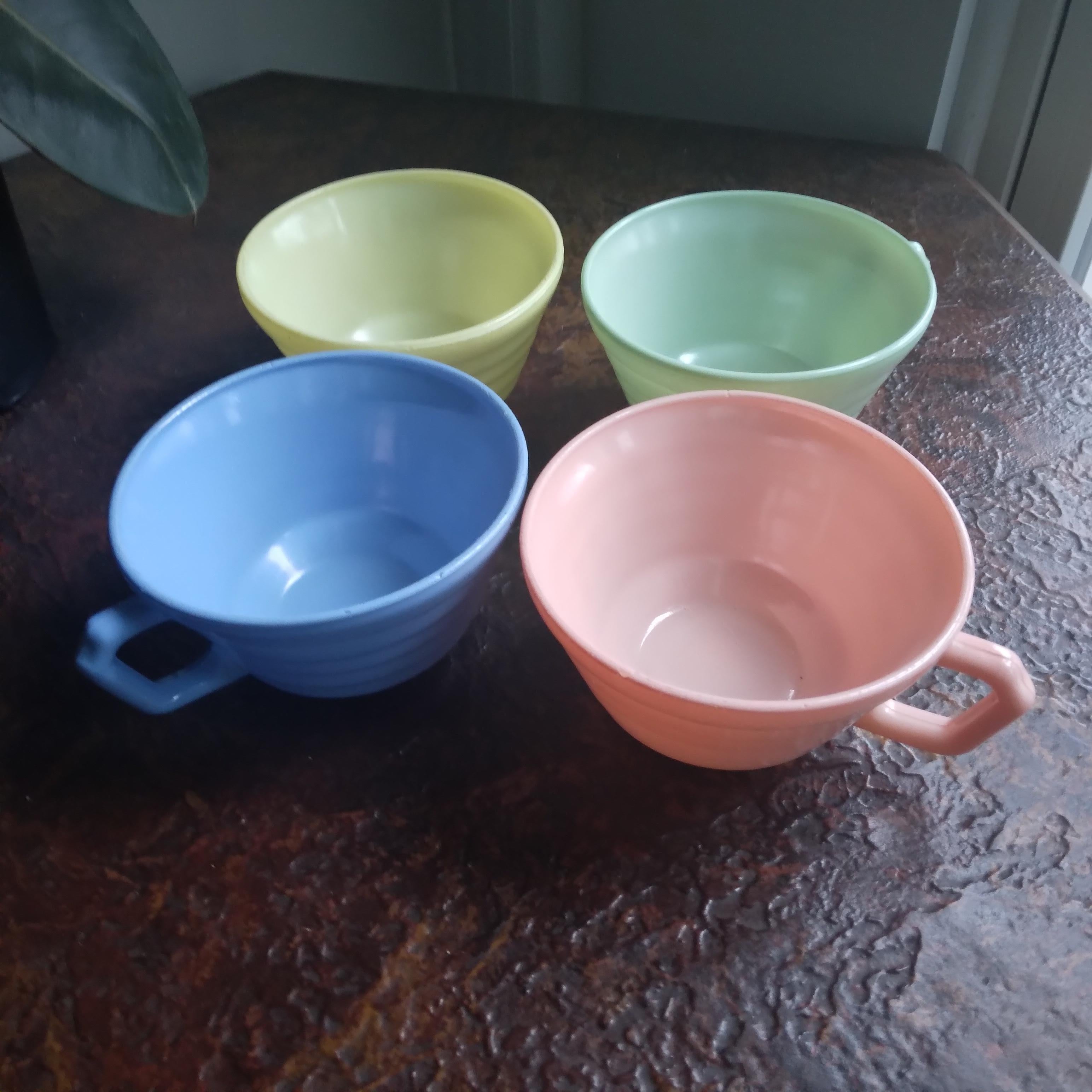 Glass Hazel Atlas Pastel Moderntone Platonite Coffee Tea Cups - Set of Four For Sale