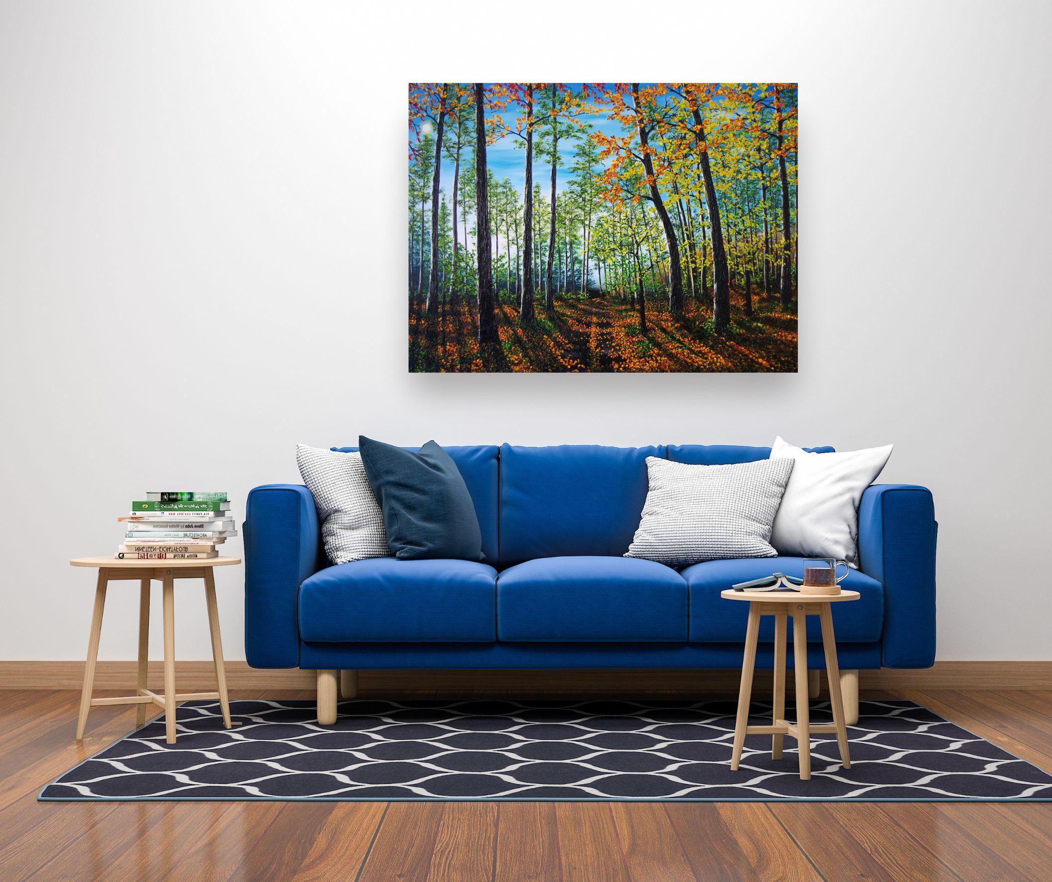 Esta excepcional obra de arte está actualmente expuesta y a la venta en la Galería de Arte Contemporáneo Signet y en Internet. 

En A Late Autumn Walk, Hazel Thomson invita al espectador a adentrarse en un bosque sereno y dorado bañado por la nítida