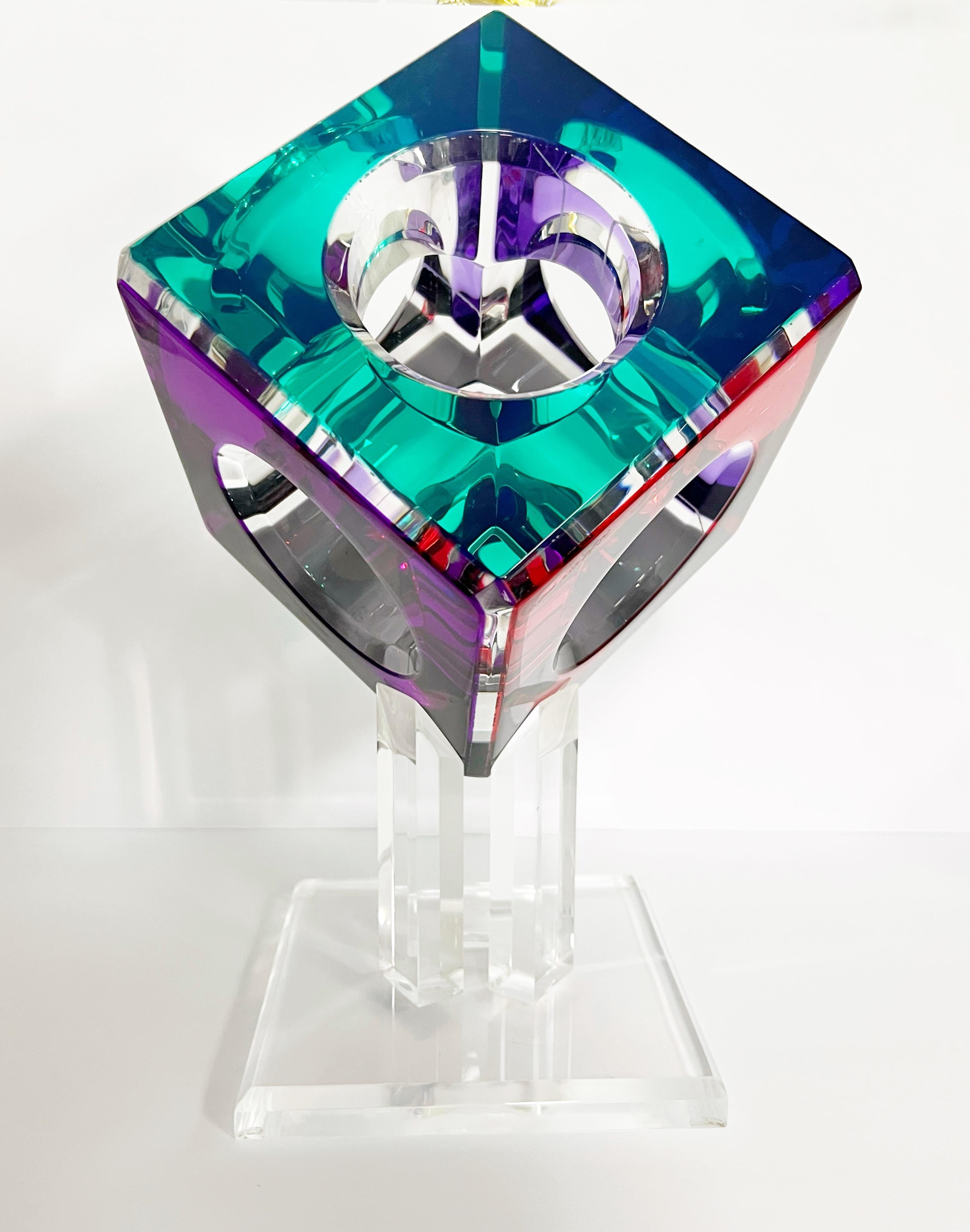 Fine XX secolo Scultura moderna a cubo grande in lucite di Haziza 1994 in vendita