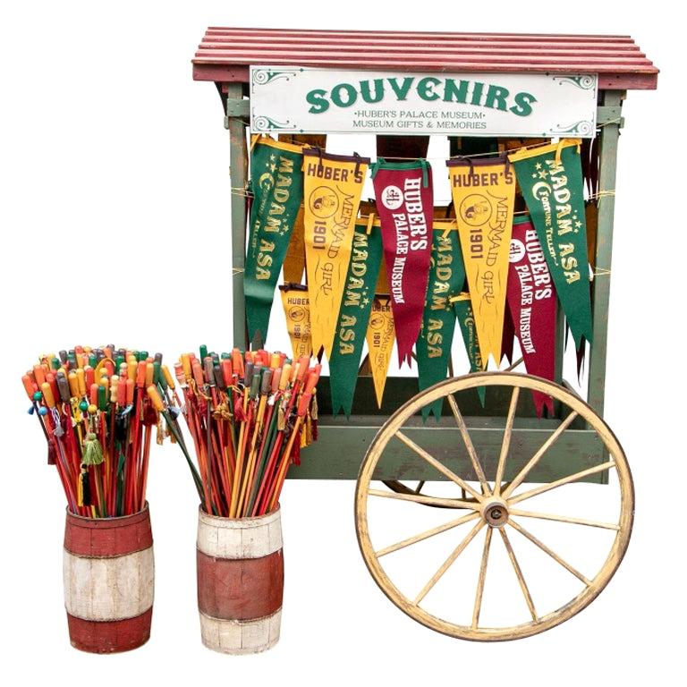 HBO Prop "Huber's Palace Museum" Souvenir Pennant Cart en venta