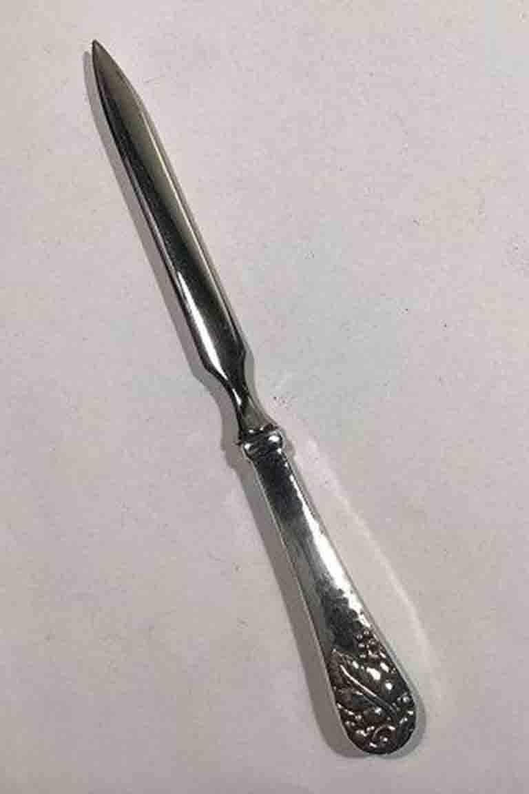 HD sterling silver letter opener.
 
Measures 20 cm(7 7/8 in).