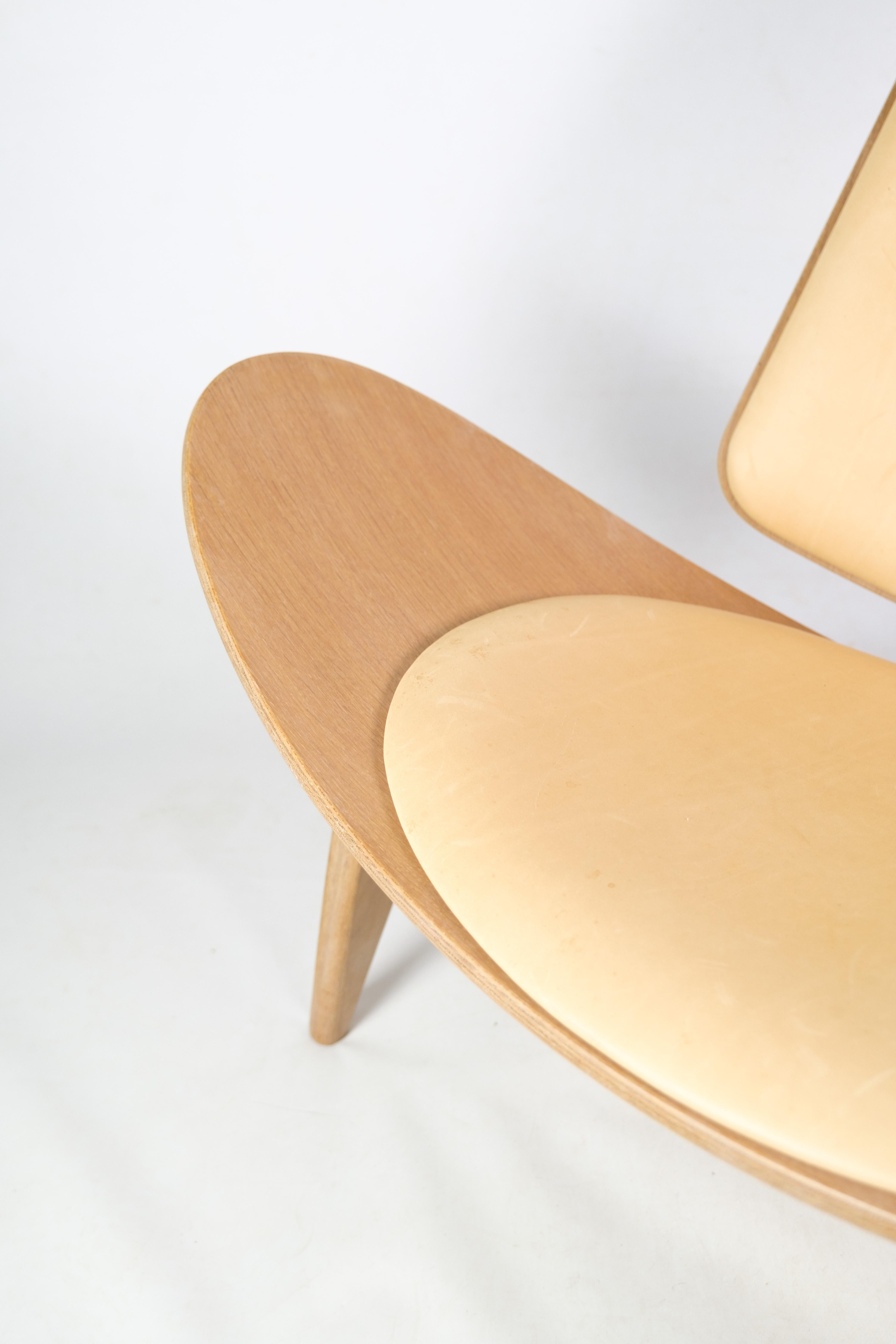 Mid-Century Modern he shell chair model CH07, designed by Hans J. Wegner, made of oak from 2007