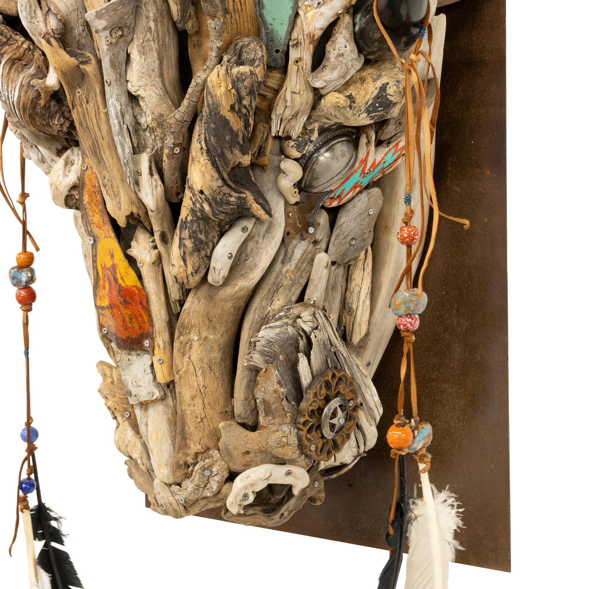 Tête de buffle faite de bois flotté et de ferraille d'un artiste du Montana par Tina Milsavljevich. Tina a grandi dans la beauté du Colorado, dont les montagnes escarpées à couper le souffle et la faune sauvage ont servi de toile de fond paisible et