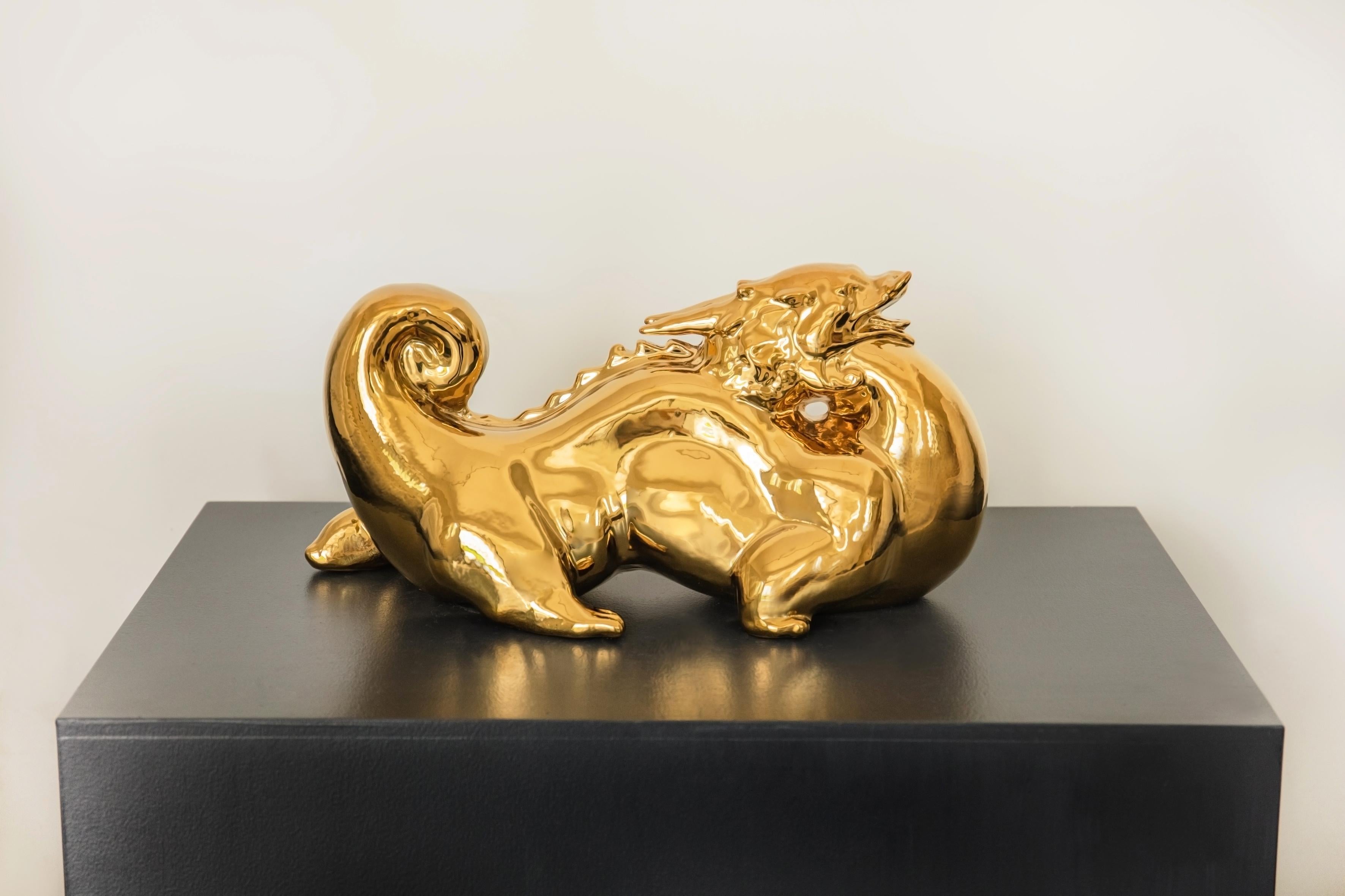 Keramik- vergoldete Skulpturen-Serien Tierkreiszeichen- Drache  (Zeitgenössisch), Sculpture, von He Wenjue