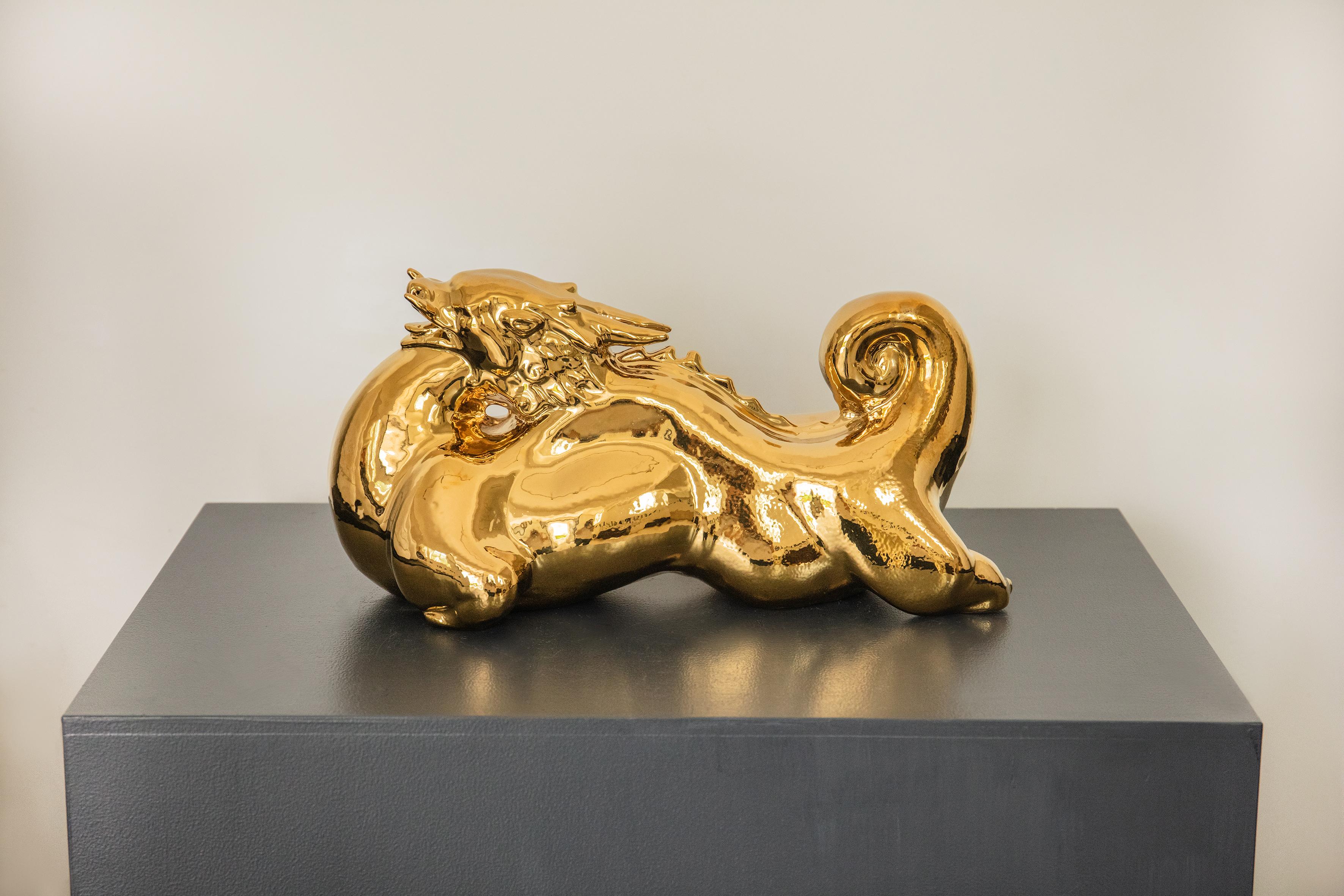 He Wenjue Figurative Sculpture – Keramik- vergoldete Skulpturen-Serien Tierkreiszeichen- Drache 