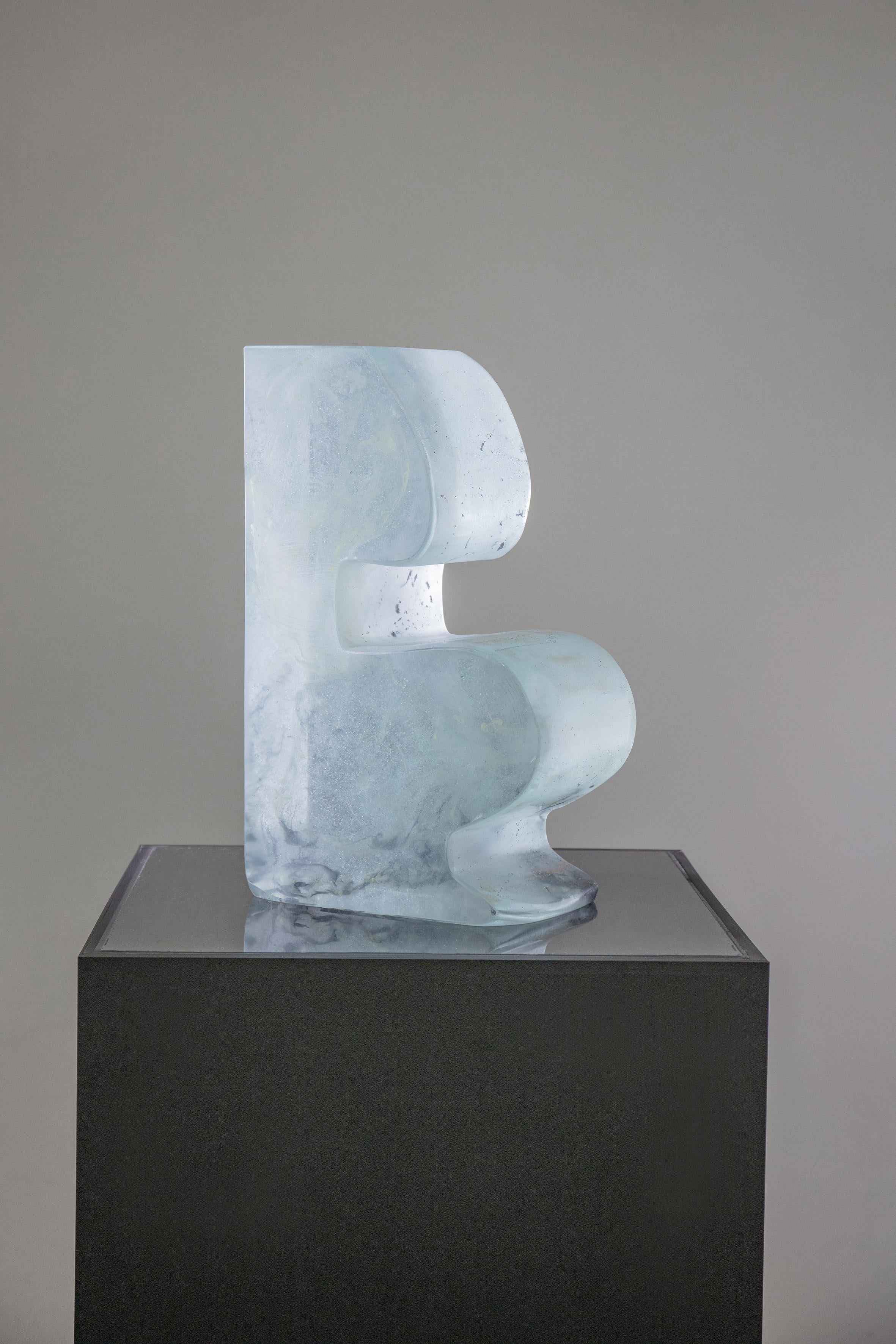 Farbenfarbene glasierte Glasur-Skulpturen-Serien Vier Jahreszeiten- Winter#1 (Grau), Abstract Sculpture, von He Wenjue