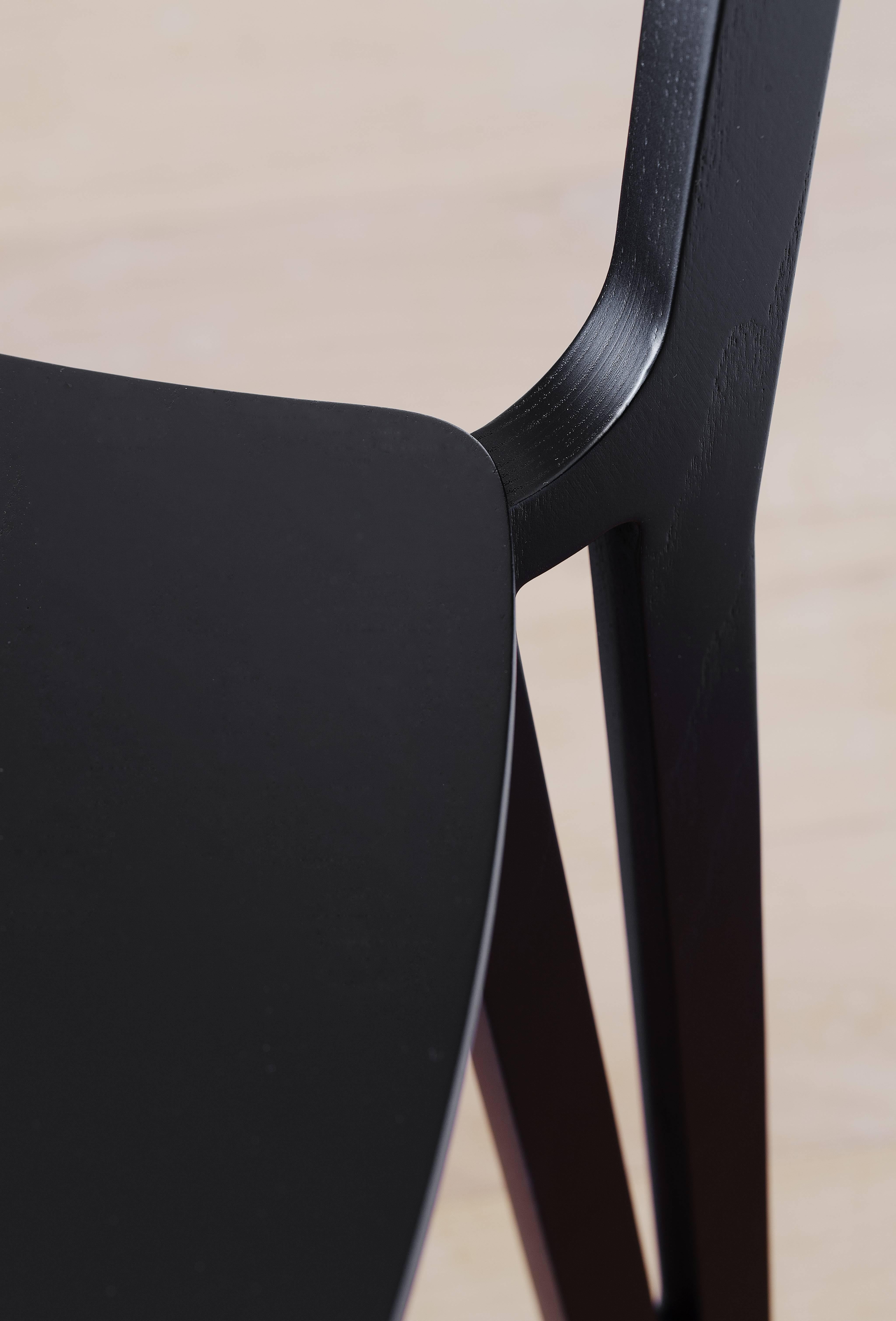 H.E.A.D. Chair by Adentro Studio and F.Pozzi with Ashwood Black Stained In New Condition For Sale In Paris, FR