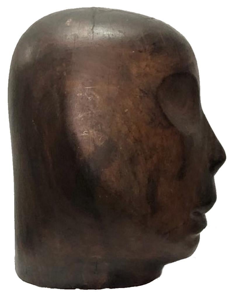 Kopf, handgeschnitzte Holzskulptur der Französischen Moderne, ca. 1950 (Handgeschnitzt) im Angebot