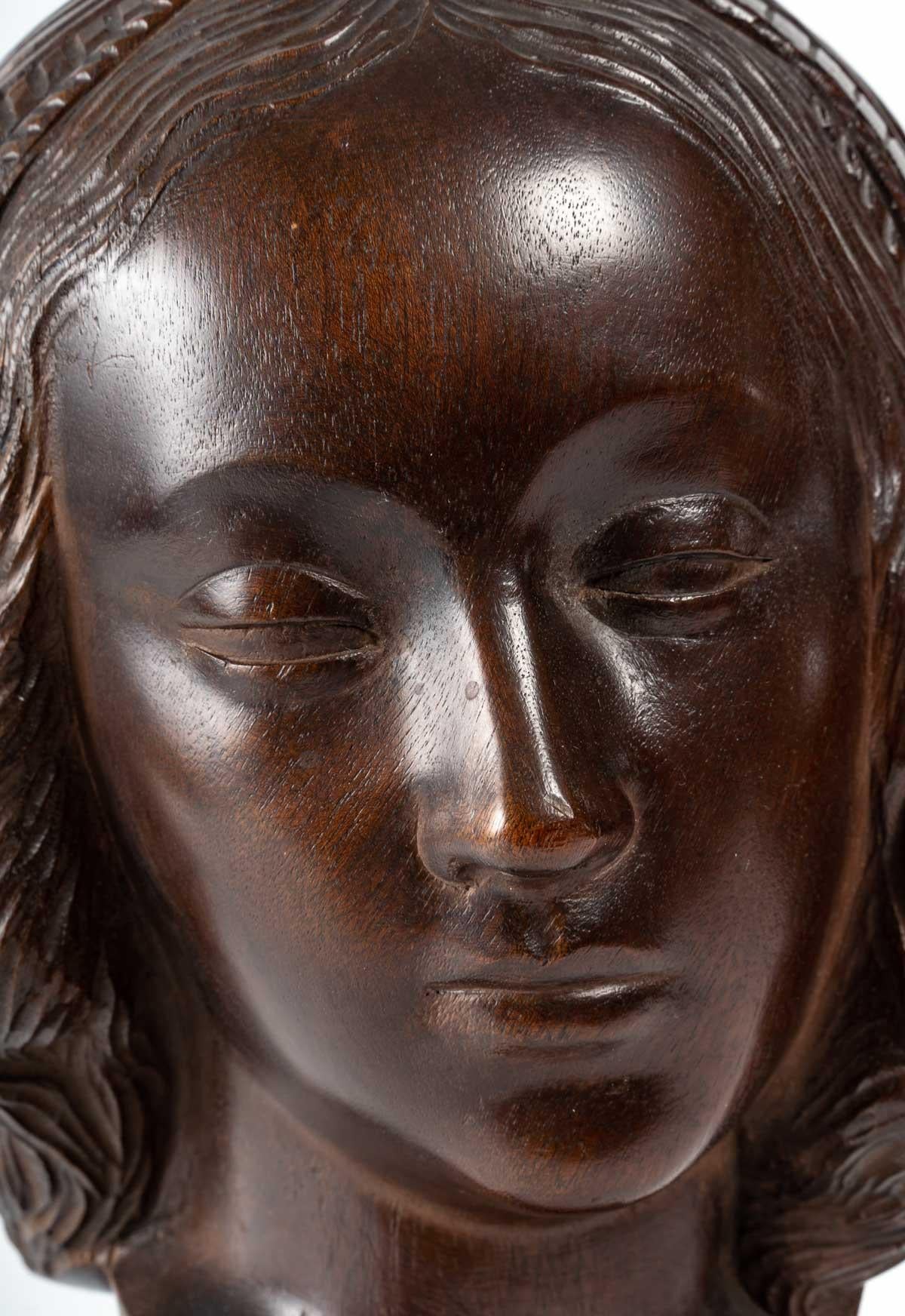 Kopf einer Frau, Holzskulptur, Art déco-Skulptur, 1930 im Angebot 1