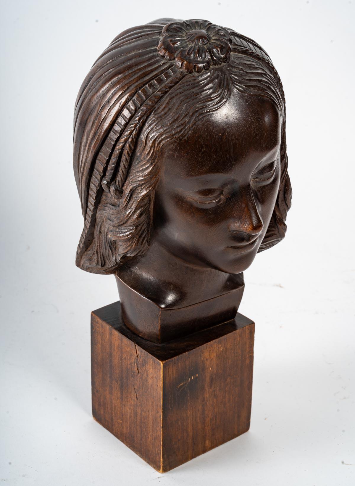 Mid-20th Century Head of a Woman, Wood Sculpture, Art Deco, 1930 For Sale