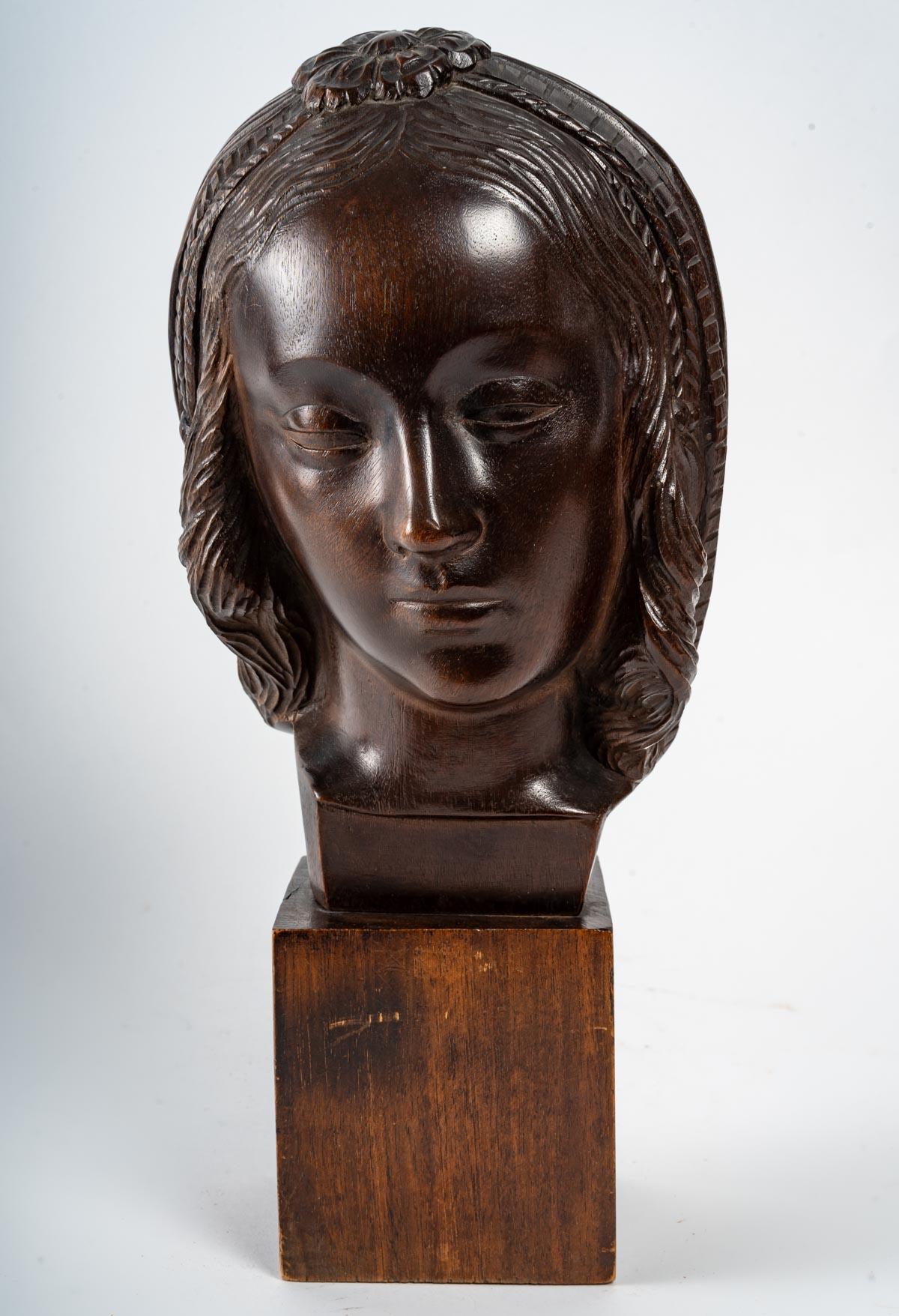 Tête de femme, sculpture en bois Art déco, 1930 en vente 1