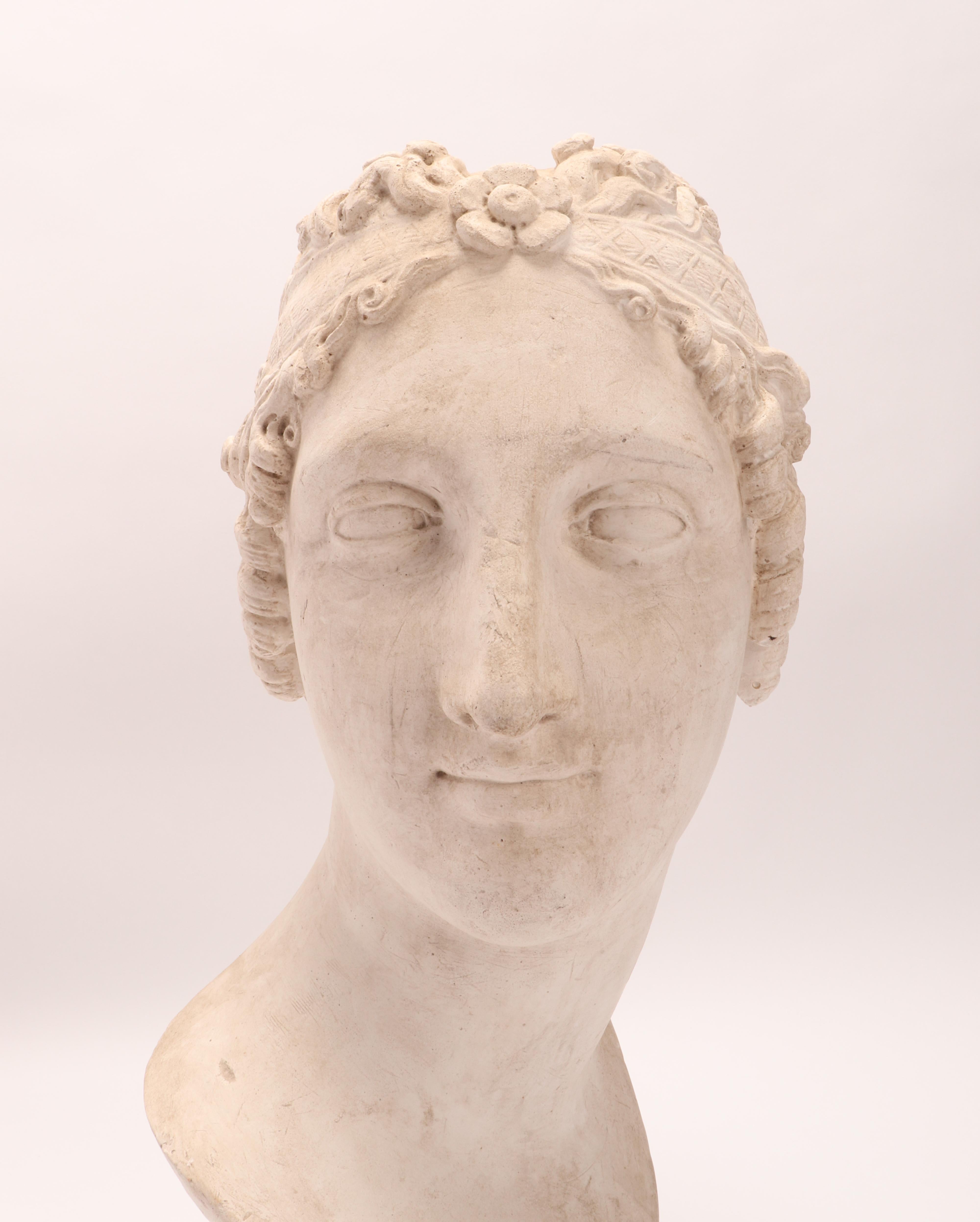 Head of a Women Neoclassic Portrait, Italy, 1890 In Excellent Condition In Milan, IT