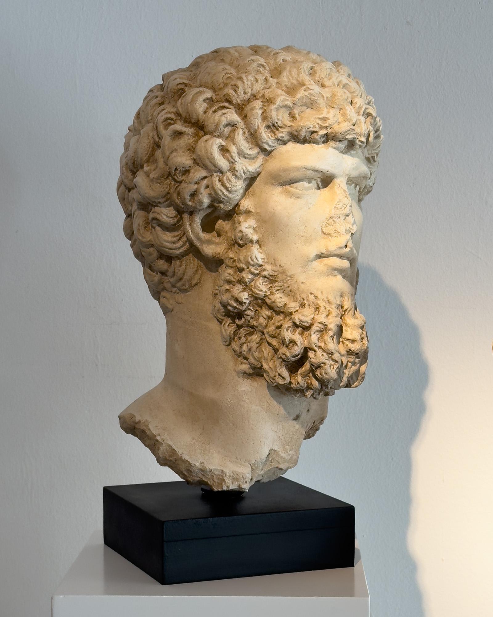Head of Lucius Verus in the antique roman style  In Excellent Condition For Sale In Madrid, ES