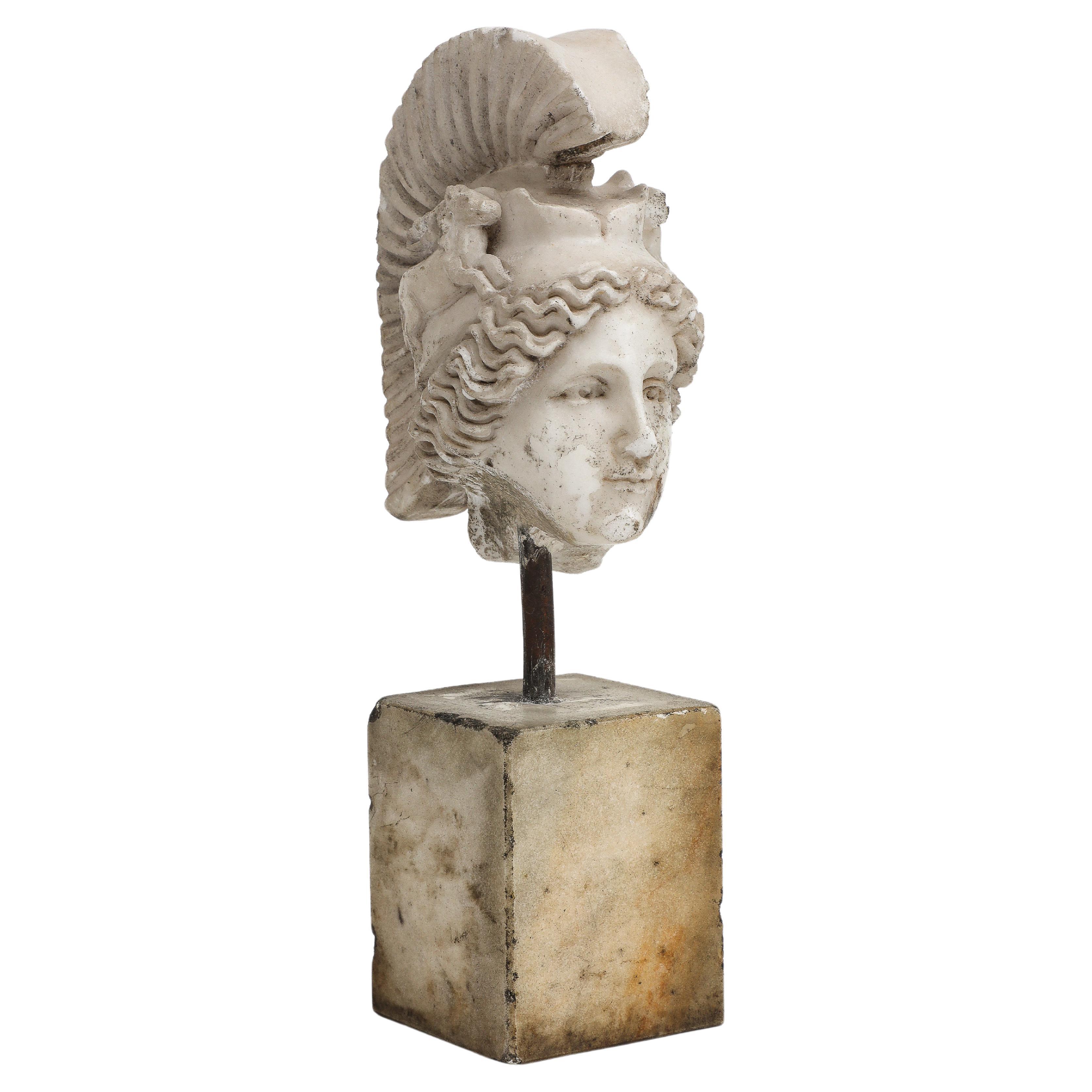 Kopf von Minerva, geschnitzt aus weißem Marmor, 19. Jahrhundert