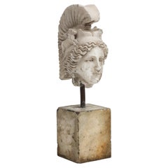 Tête de Minerva sculptée en marbre blanc, 19e siècle