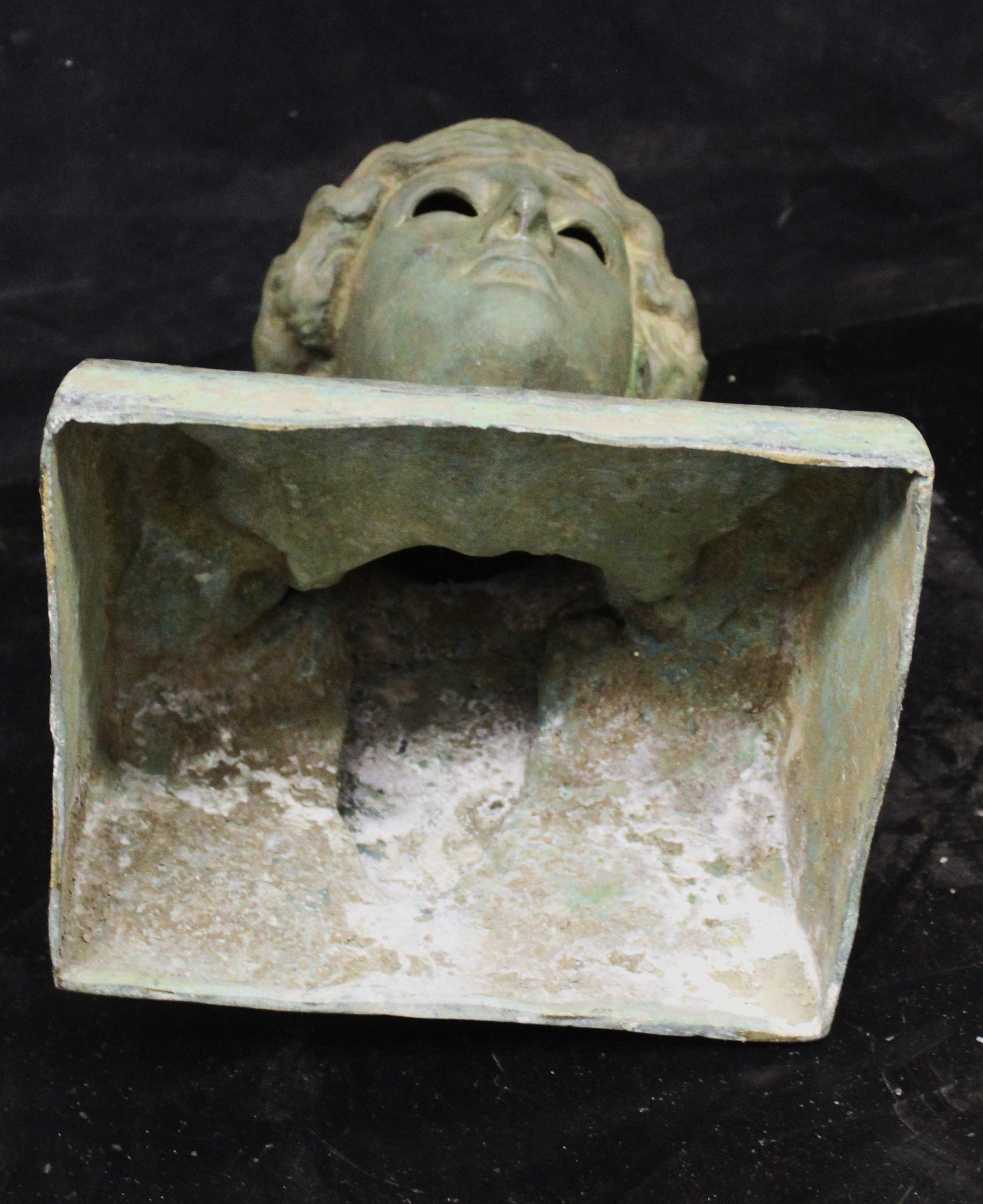 Fino al XVIII secolo Testa di Minerva in bronzo in vendita