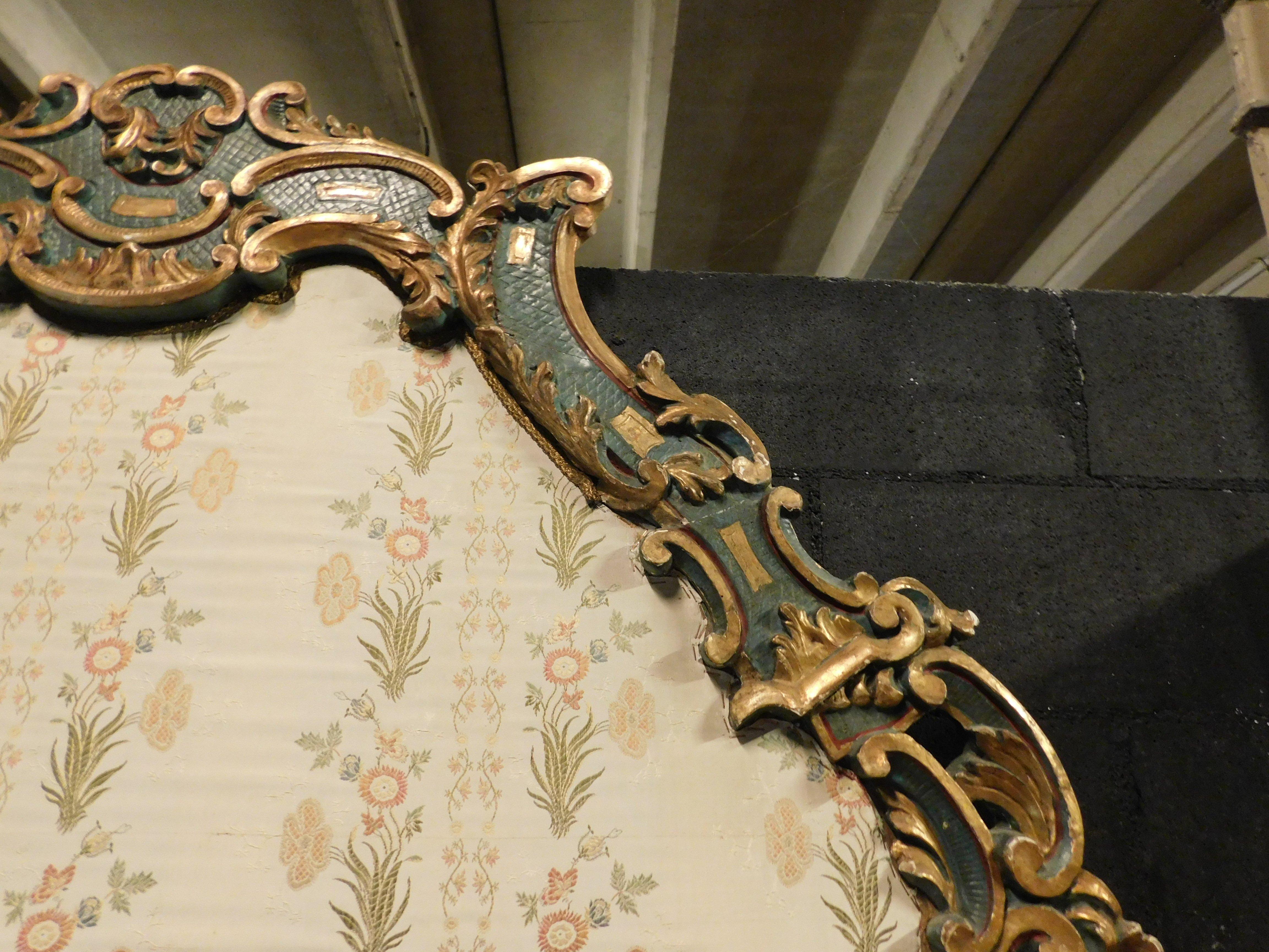 Headboard, lacquered wooden bed frame and padded with original lining, Italy In Good Condition For Sale In Cuneo, Italy (CN)