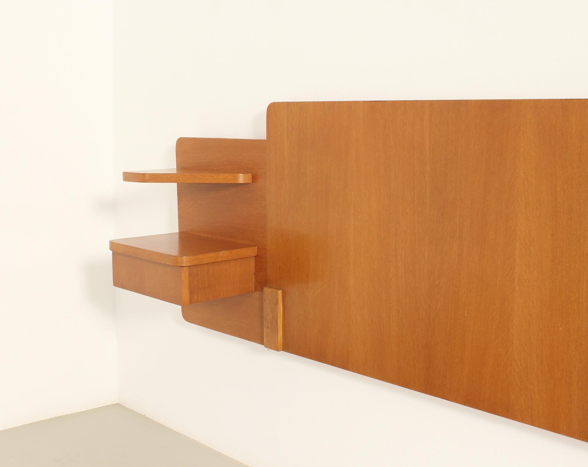 Headboard with Nightstands in teak wood, France, 1960's In Good Condition For Sale In Barcelona, ES
