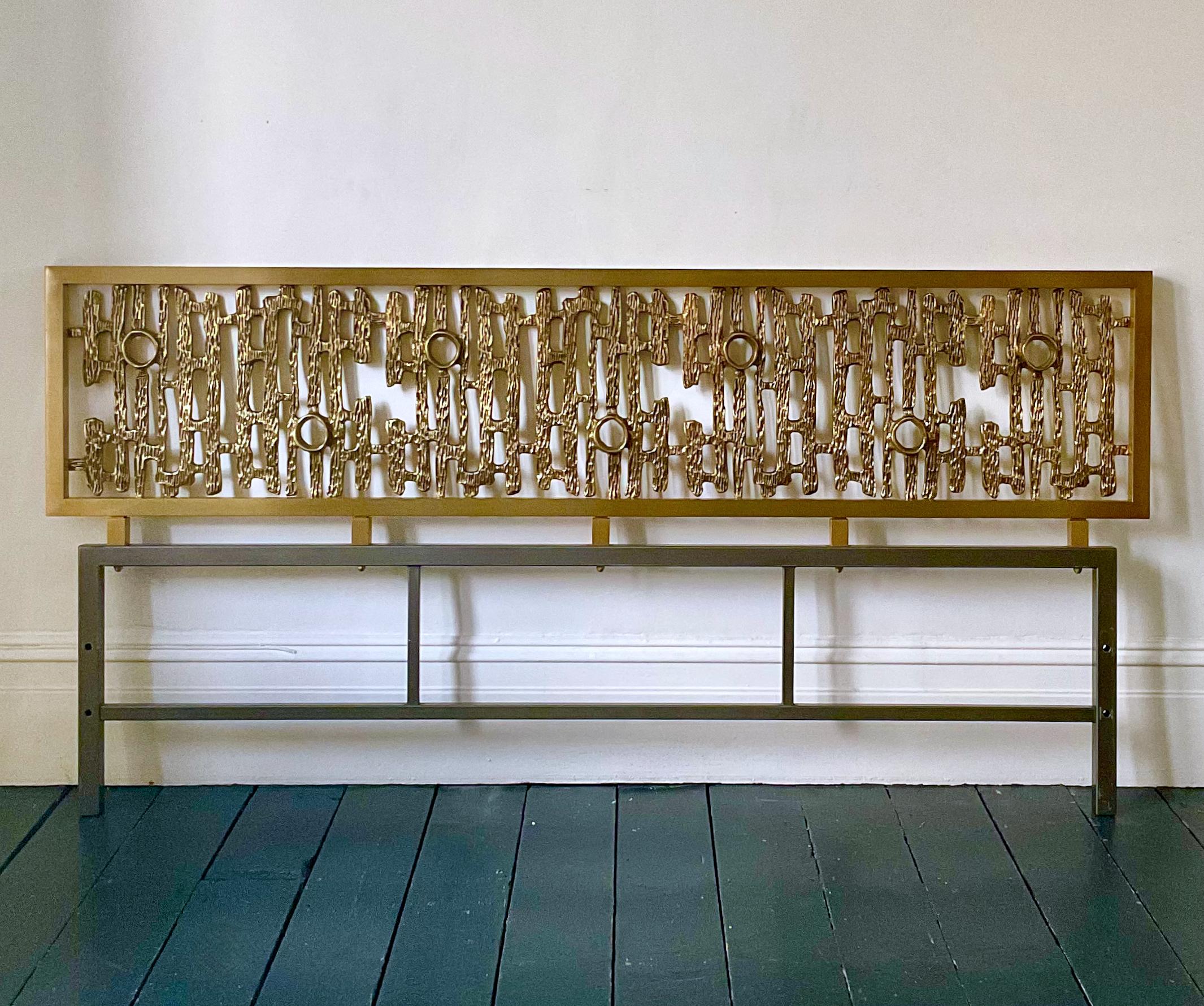 An elegant mid-20th century headboard with cast bronze sculptural panel, designed by Luciano Frigerio, Italy.

This is a stylish piece from the Cellini Arte collection - model Benny - 1970. The decorative section comprises a sculpture of cast