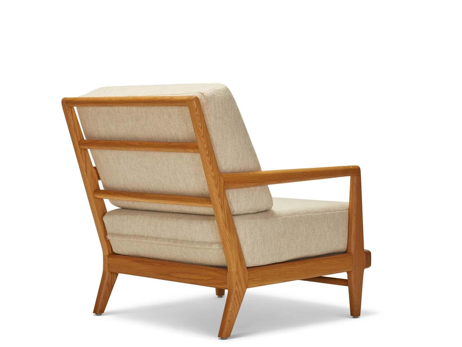 La tumbona Headlands de Lawson-Fenning tiene una escultural estructura de madera maciza y cojines tapizados.

La colección Lawson-Fenning está diseñada y fabricada a mano en Los Ángeles, California. Póngase en contacto con nosotros para descubrir