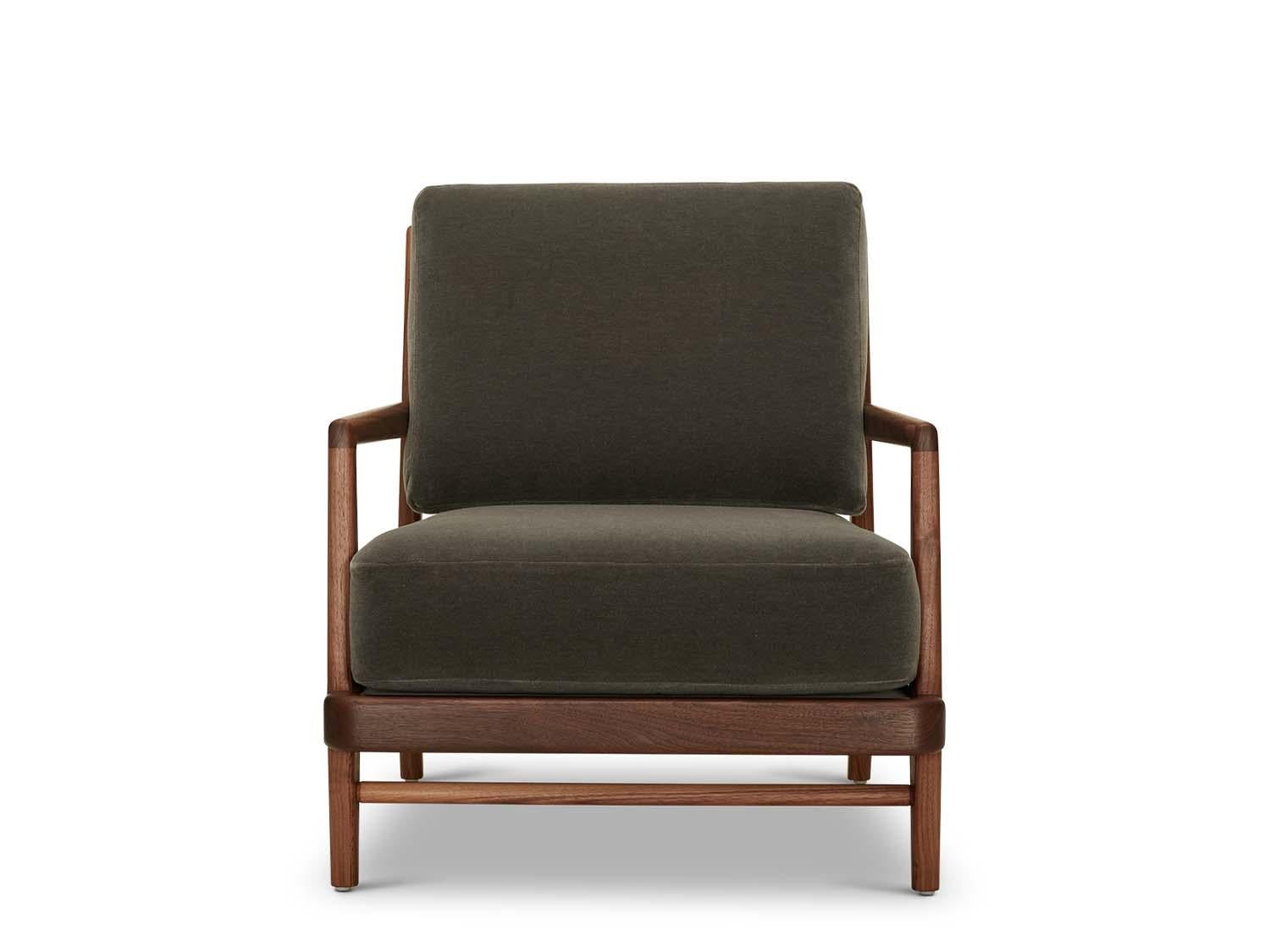 La poltrona da salotto Headlands di Lawson-Fenning presenta una struttura scultorea in legno massiccio e cuscini imbottiti.

La collezione Lawson-Fenning è progettata e realizzata a mano a Los Angeles, in California. Contatta per scoprire quali sono