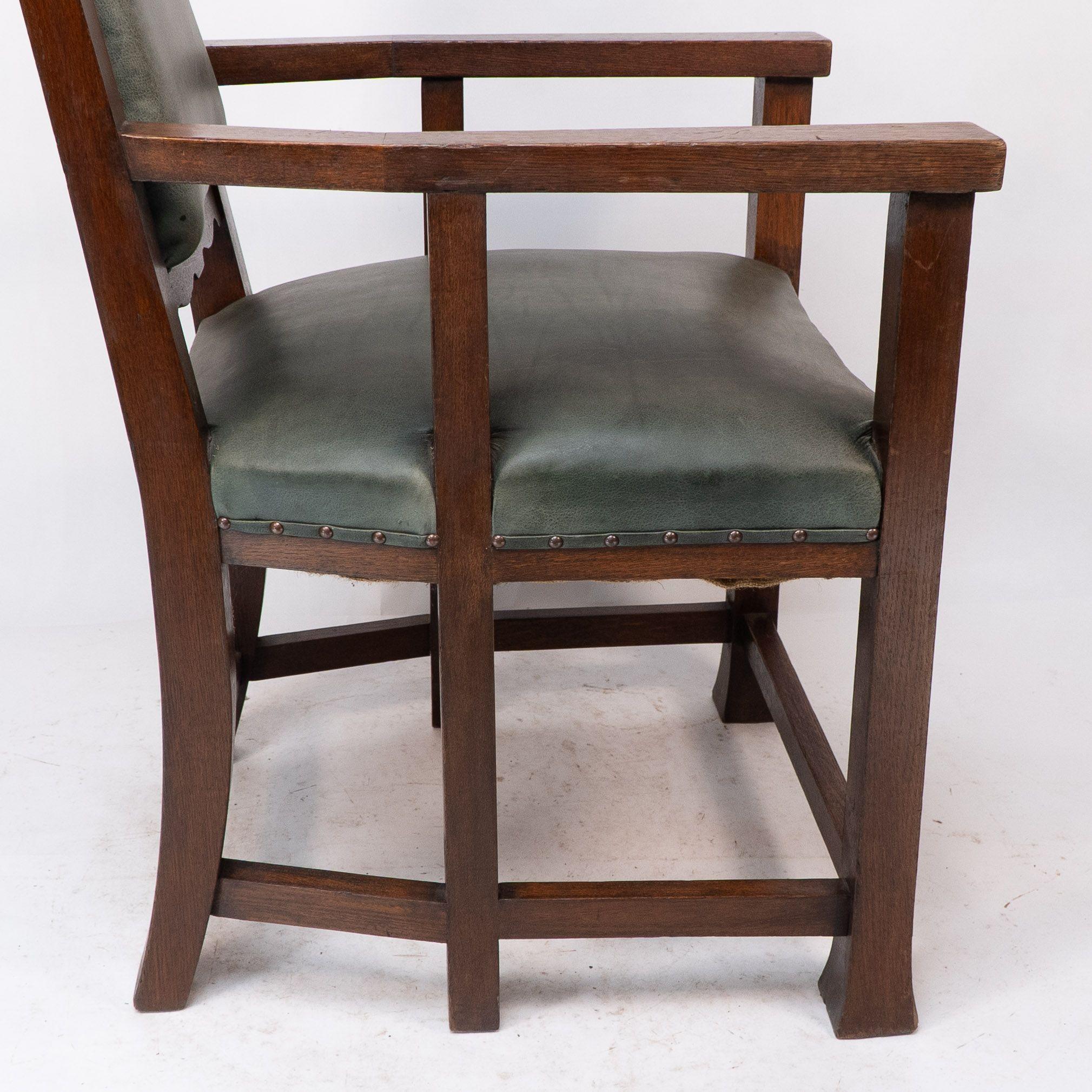 Heal and Son (attributed). An Arts and Crafts six-legged oak armchair For Sale 7