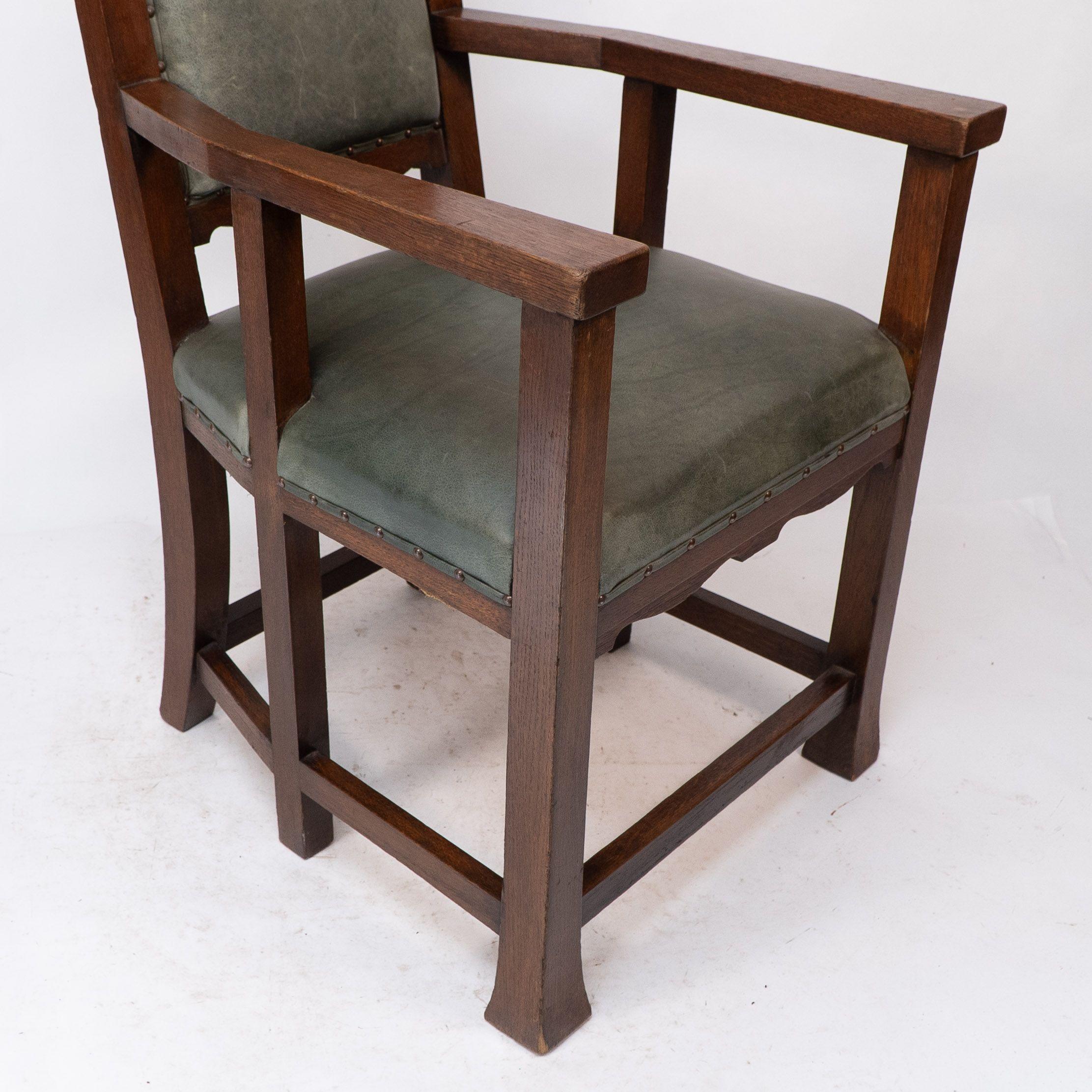 Heal and Son (attributed). An Arts and Crafts six-legged oak armchair For Sale 8