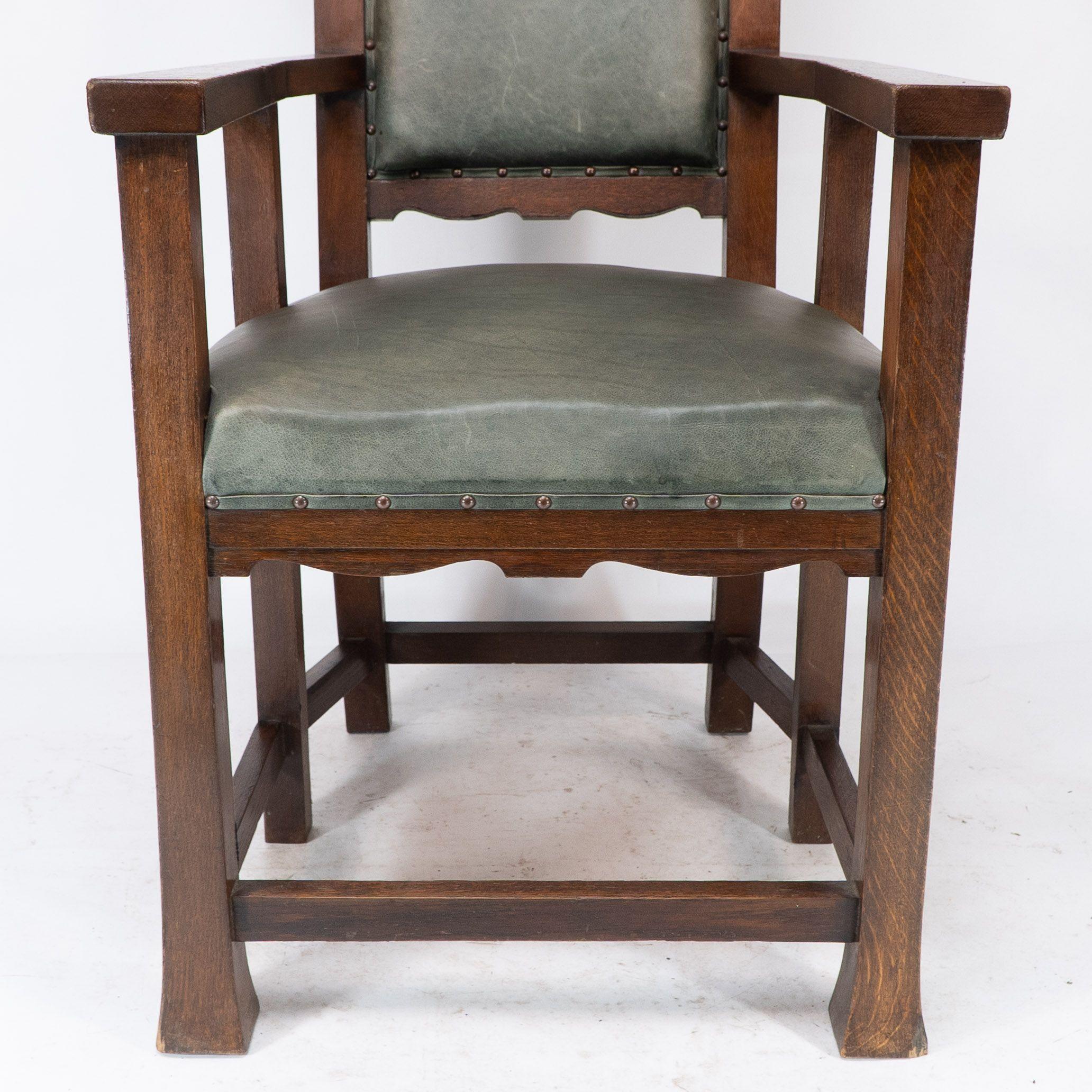 Heal and Son (attributed). An Arts and Crafts six-legged oak armchair For Sale 9