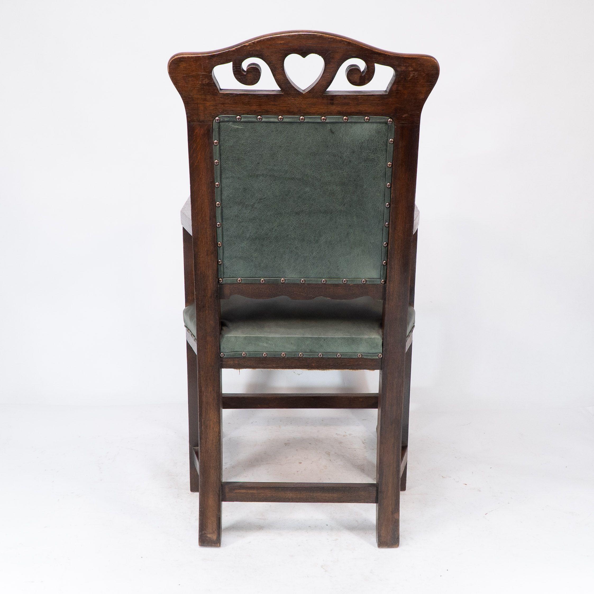 Heal and Son (attributed). An Arts and Crafts six-legged oak armchair For Sale 13