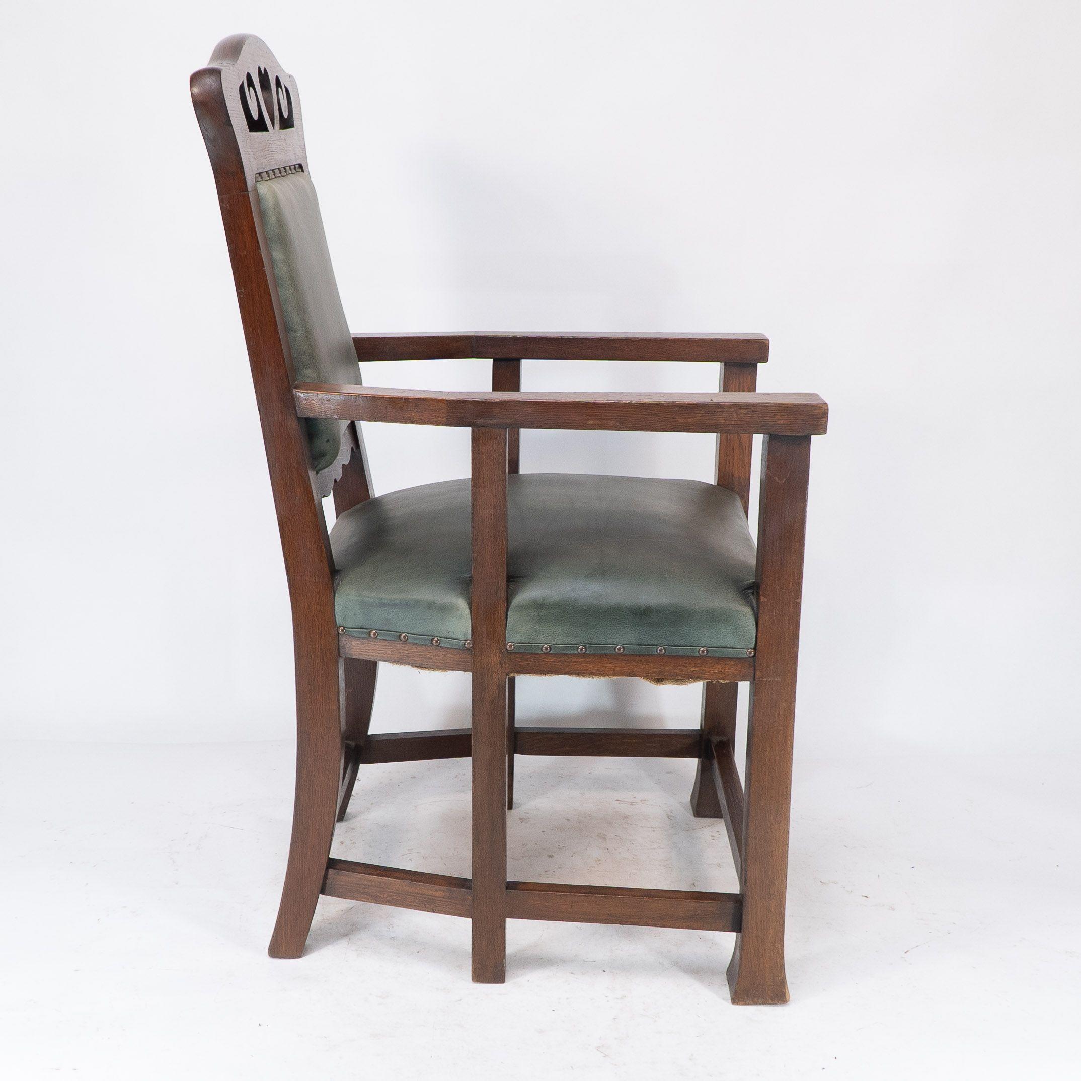 Early 20th Century Heal and Son (attributed). An Arts and Crafts six-legged oak armchair For Sale