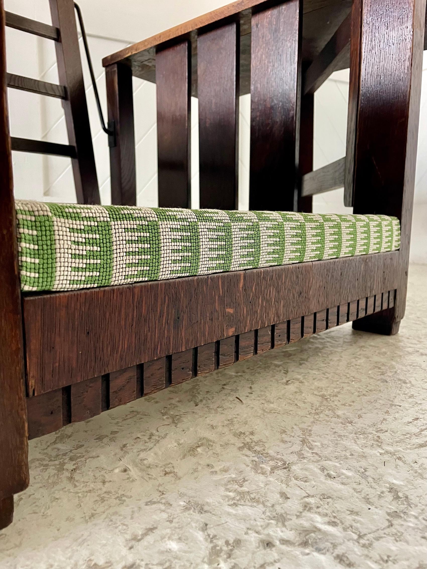 Chaise de bibliothèque en Oak Oak Heal & Son en vente 4