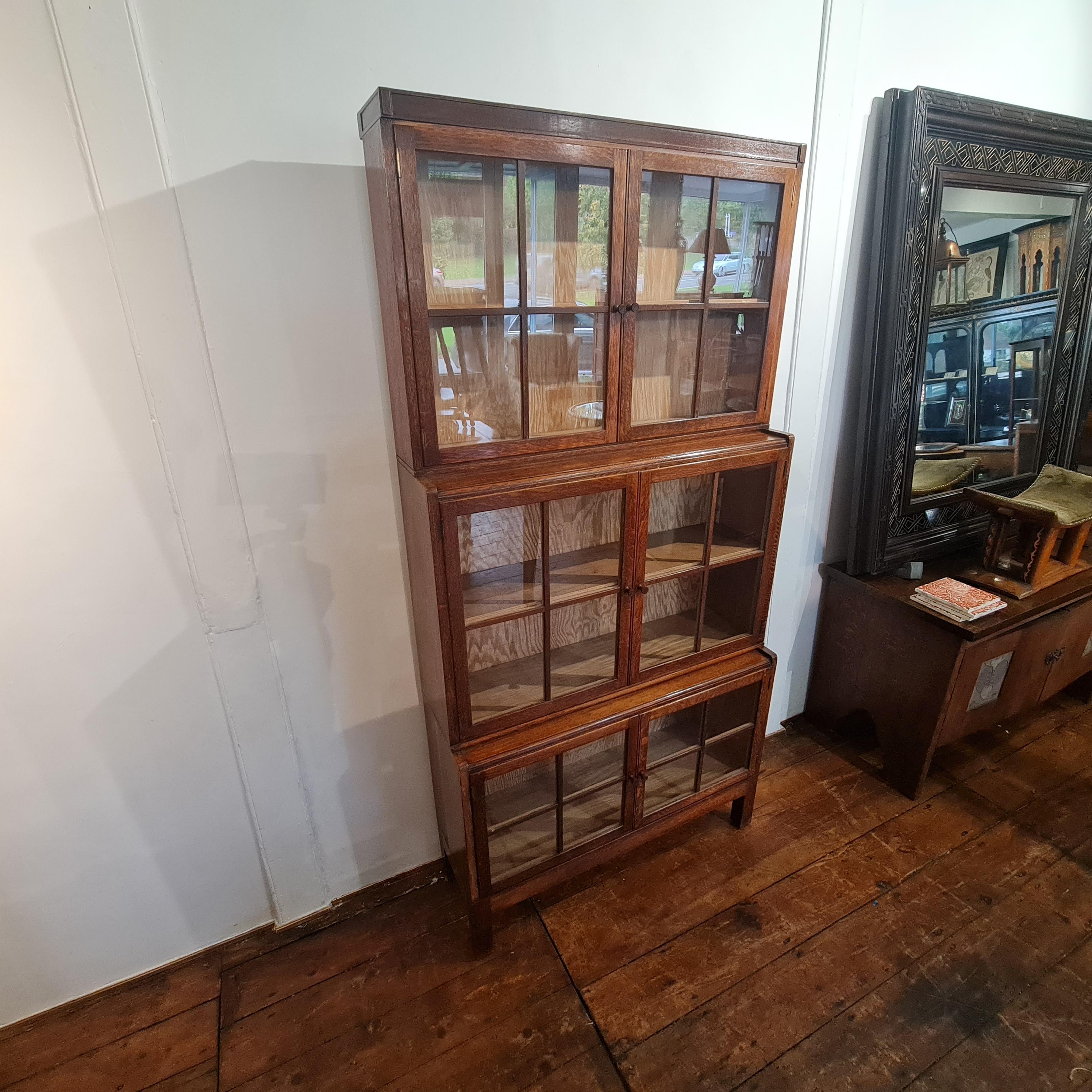 Heal & Son Dreifaches glasiertes Bücherregal mit Glasur (Eichenholz) im Angebot