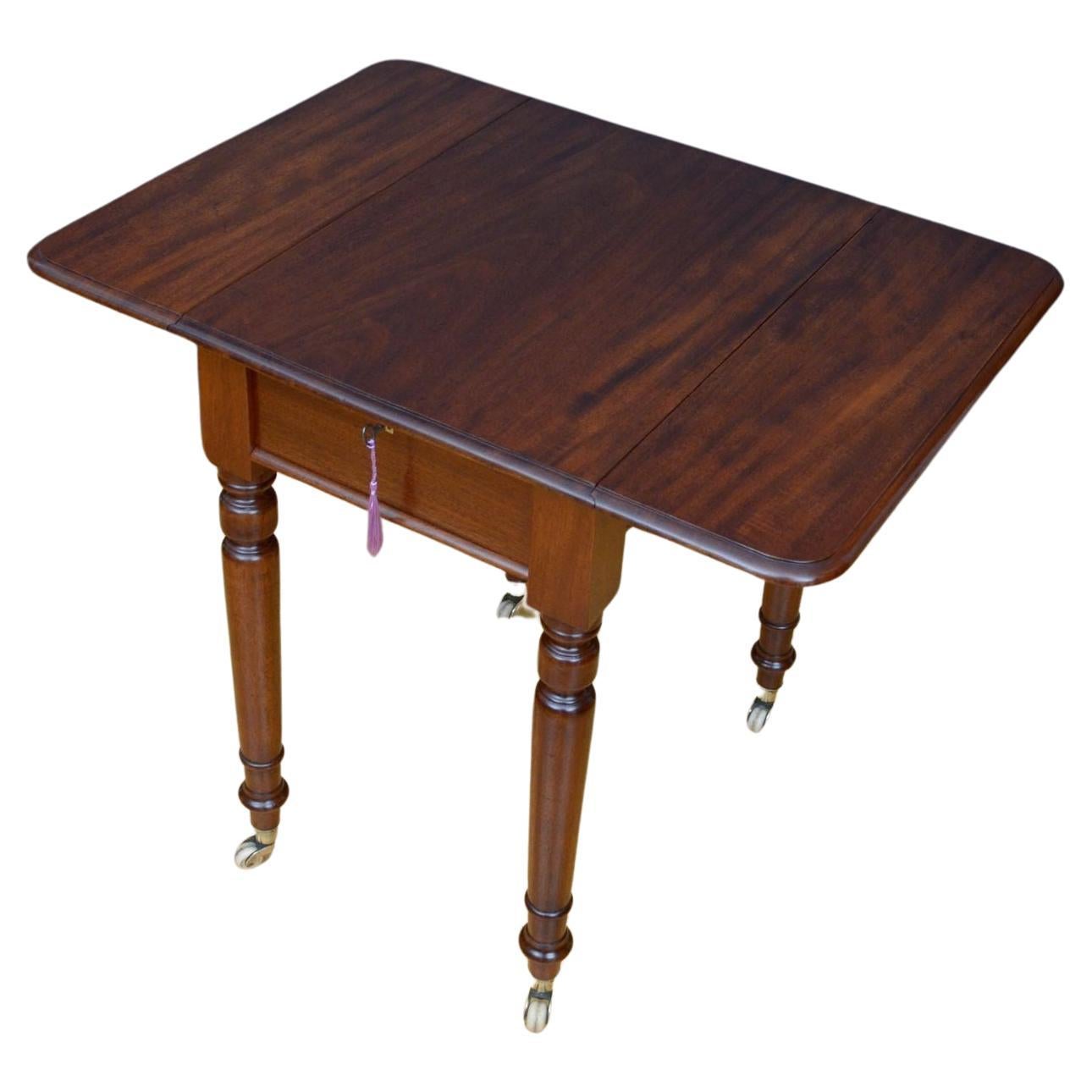 Heal & Son Victorian Drop Leaf Table in Mahogany (Table victorienne à abattant en acajou) en vente