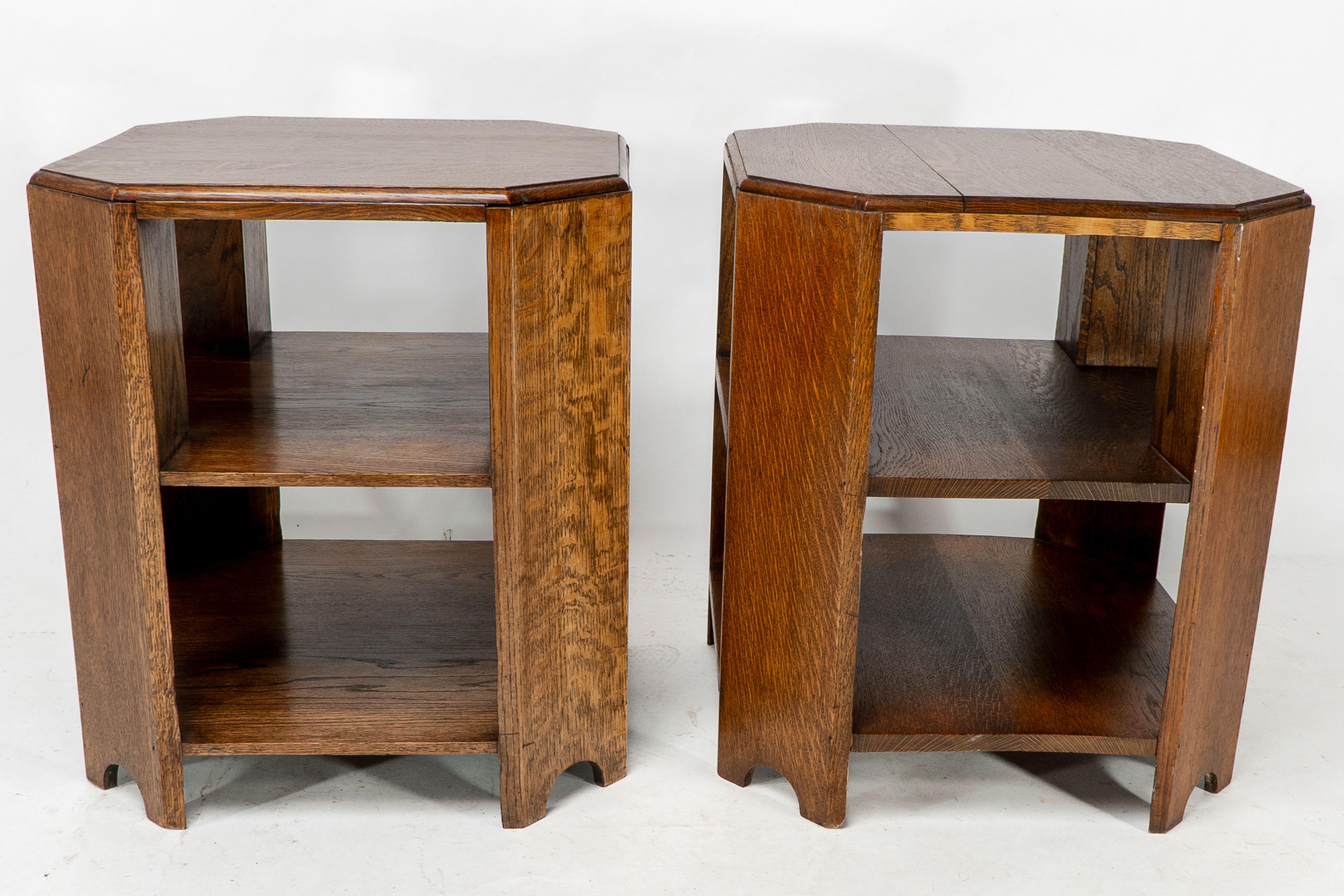 Anglais Heals and Son Bibliothèque ou table d'appoint en chêne de style Arts and Crafts en vente