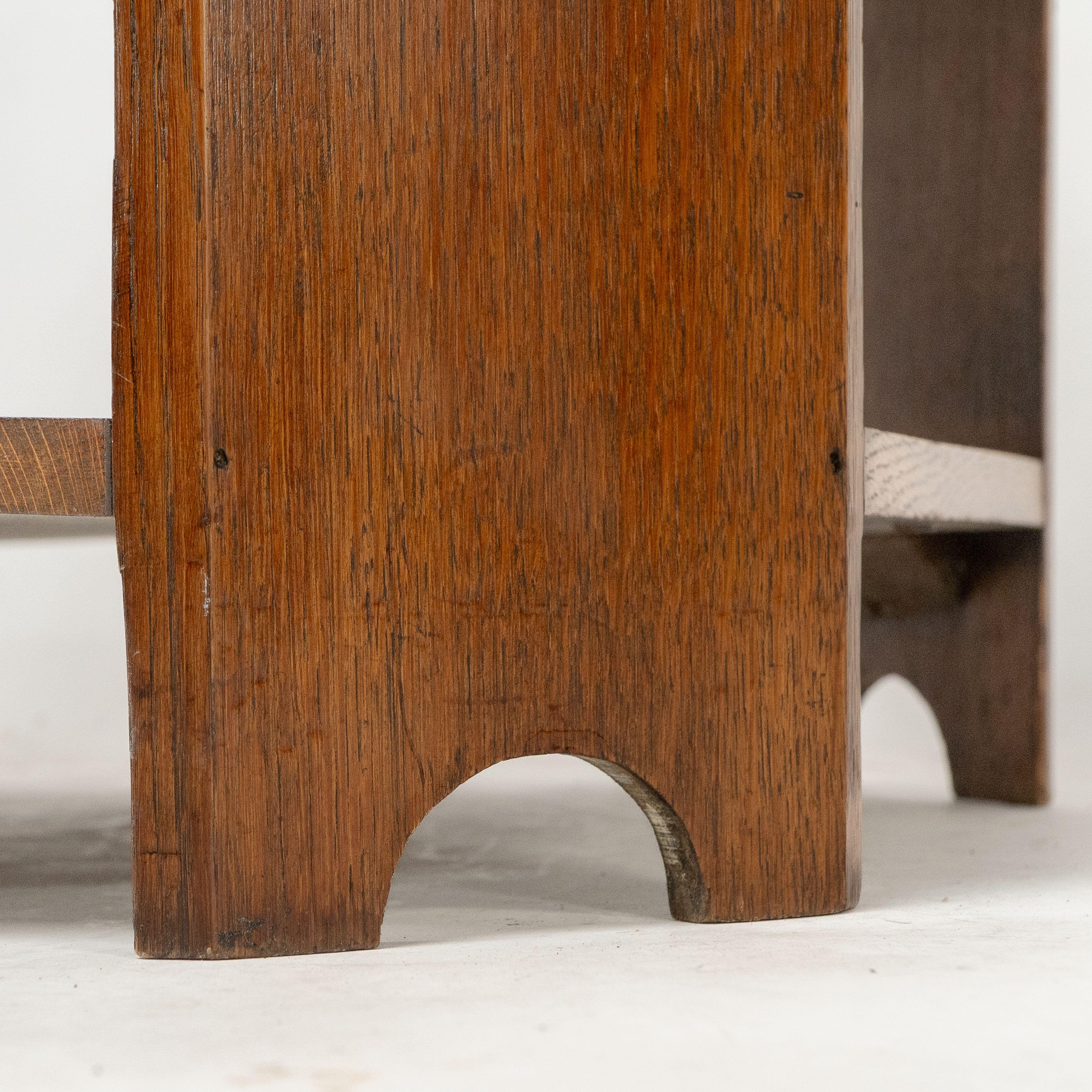 Heals and Son Bibliothèque ou table d'appoint en chêne de style Arts and Crafts en vente 2