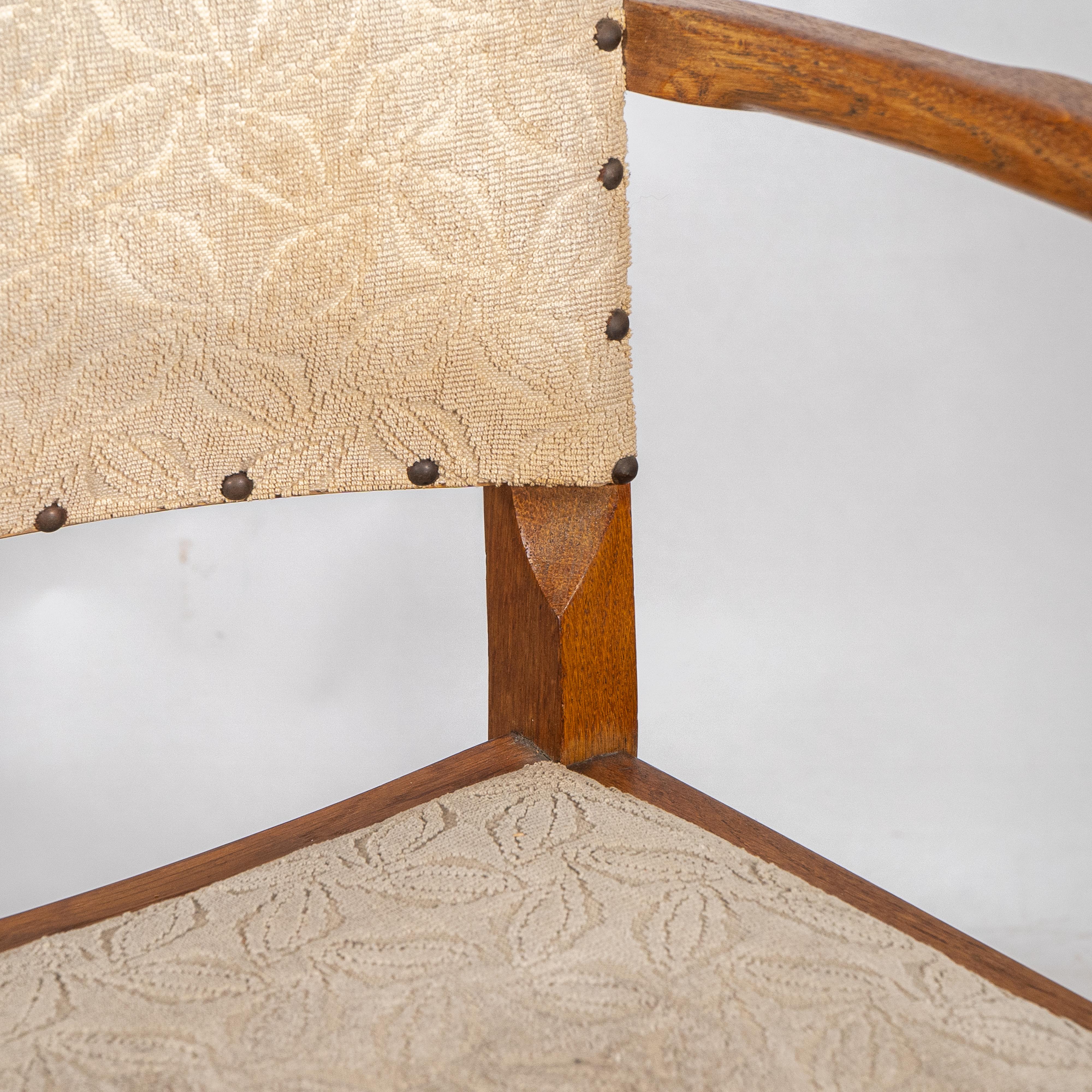 Guarisce. Quattro poltrone Art Deco in rovere con schienale sagomato e braccioli arrotondati in vendita 7