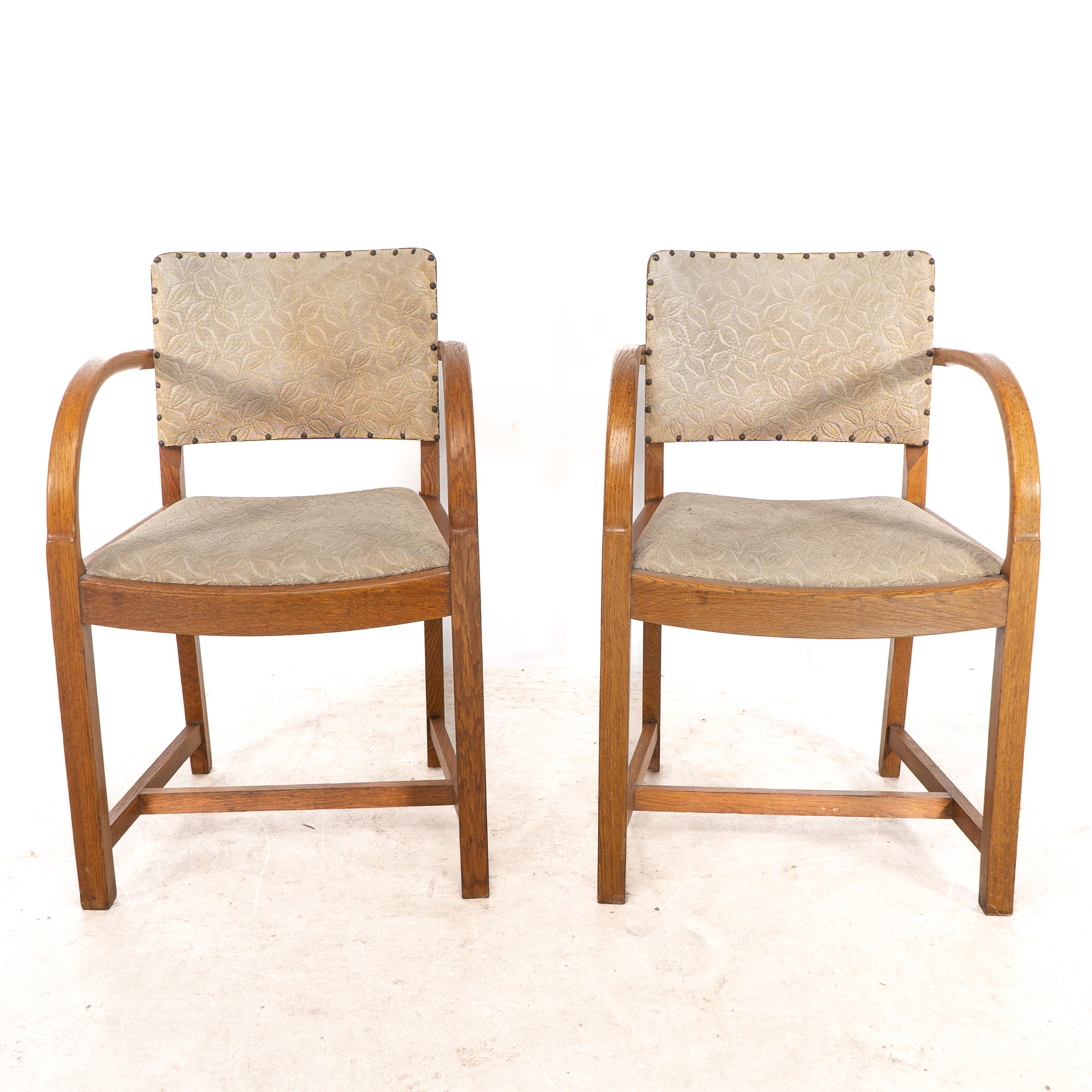 Art Déco Guarisce. Quattro poltrone Art Deco in rovere con schienale sagomato e braccioli arrotondati in vendita