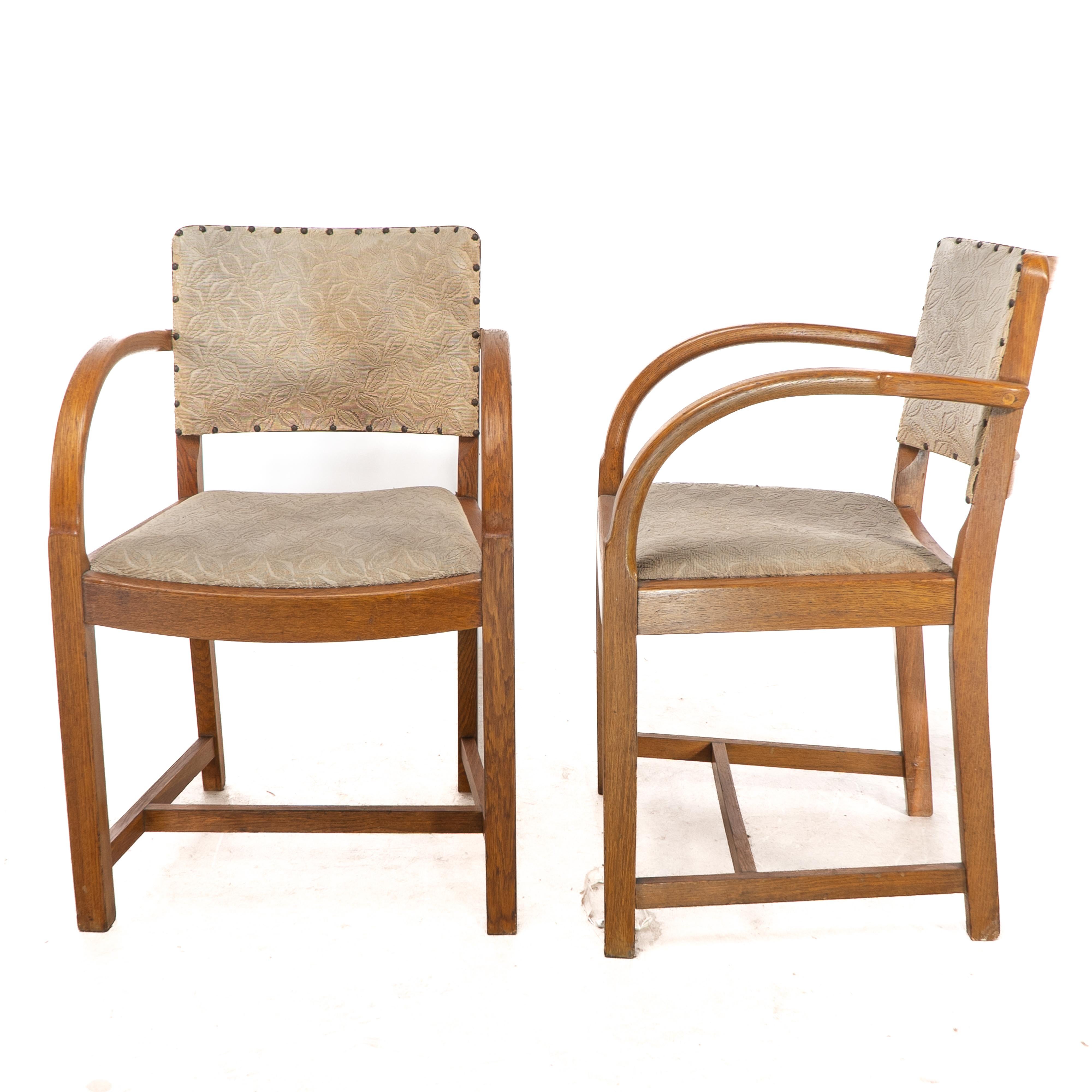 Quercia Guarisce. Quattro poltrone Art Deco in rovere con schienale sagomato e braccioli arrotondati in vendita
