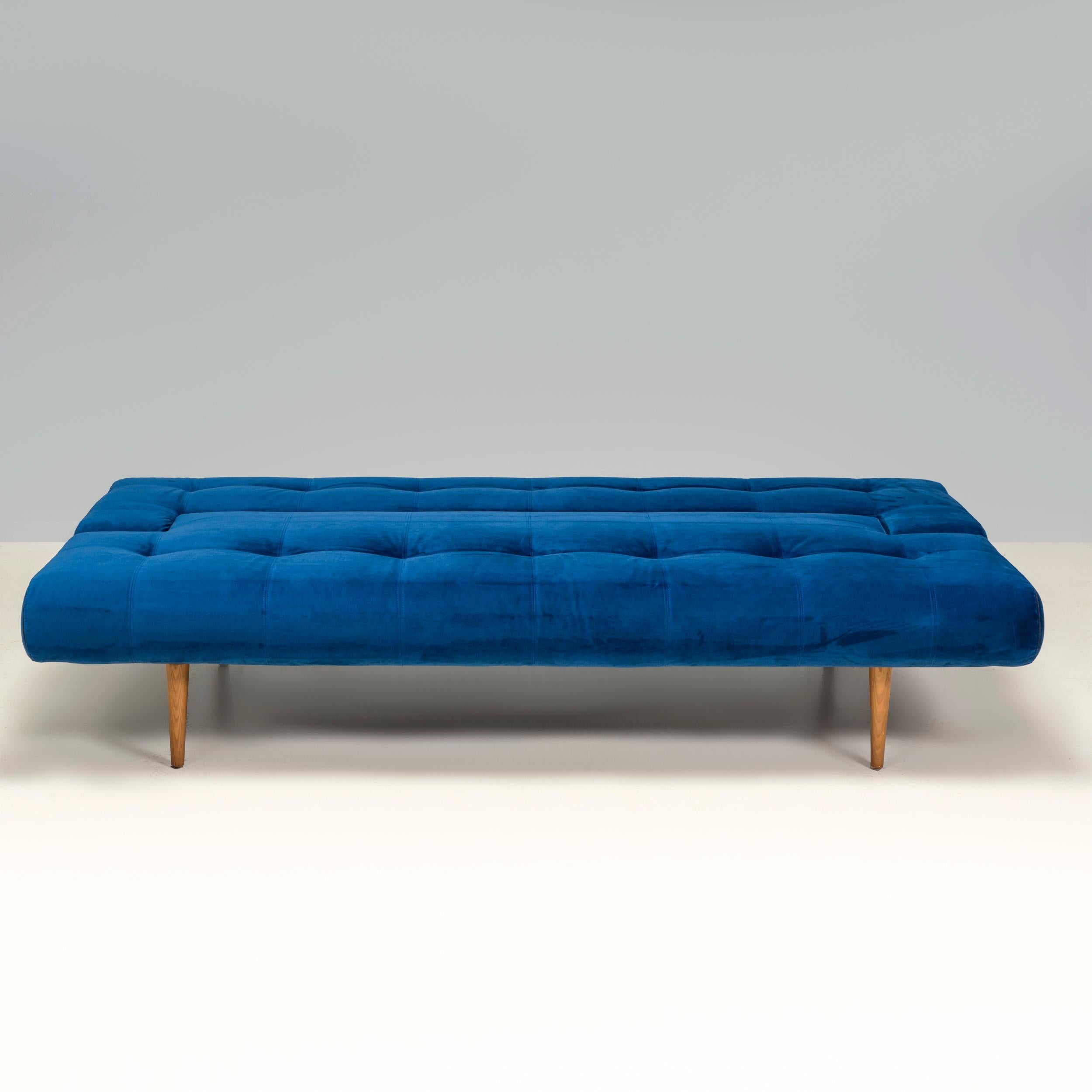 Heal’s Hinge Blue Velvet Sofa Bed In Good Condition In London, GB