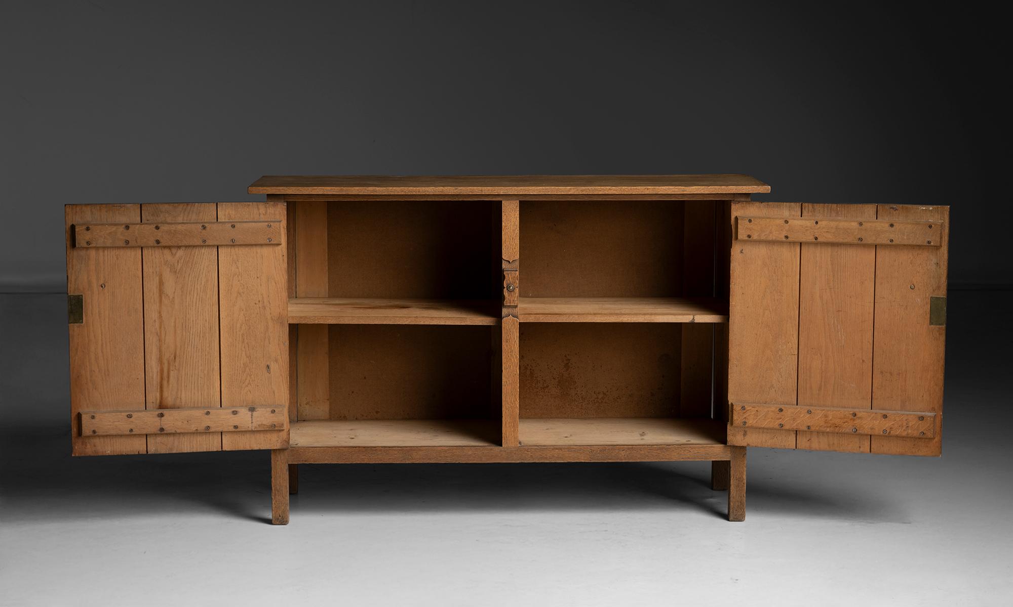 Heals Oak Dresser, England circa 1910 For Sale 1