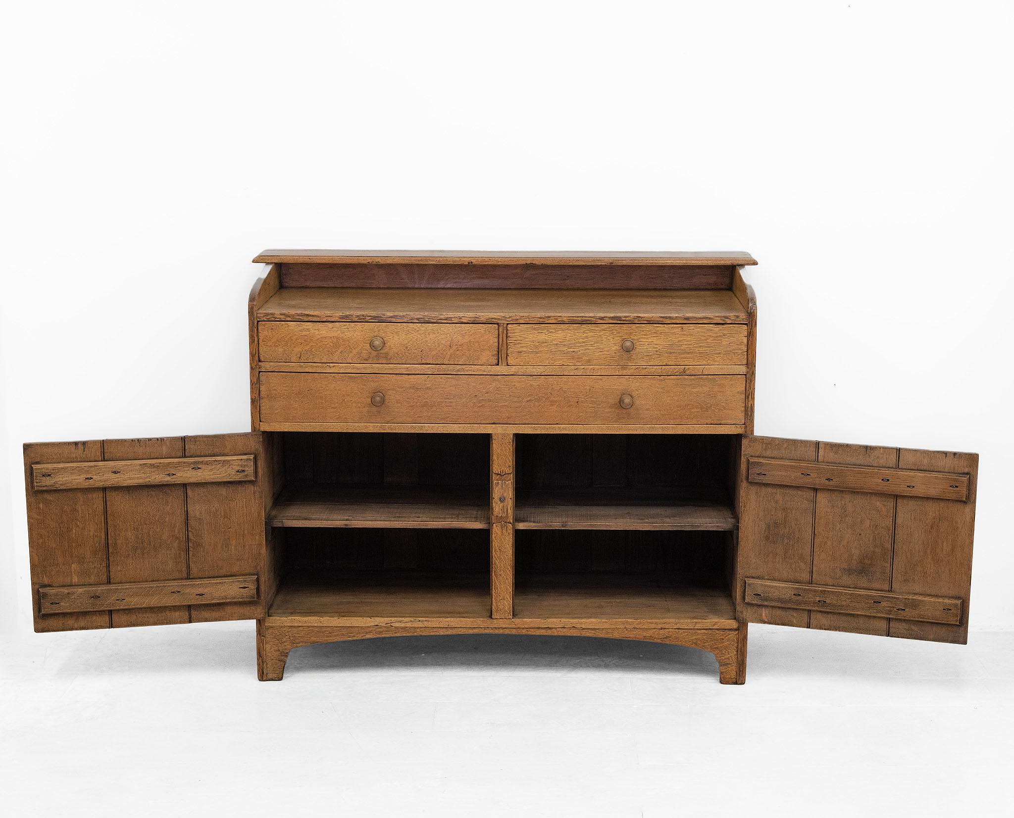 Cassettone Heals Oak Letchworth progettato da Sir Ambrose Heal's in vendita 4