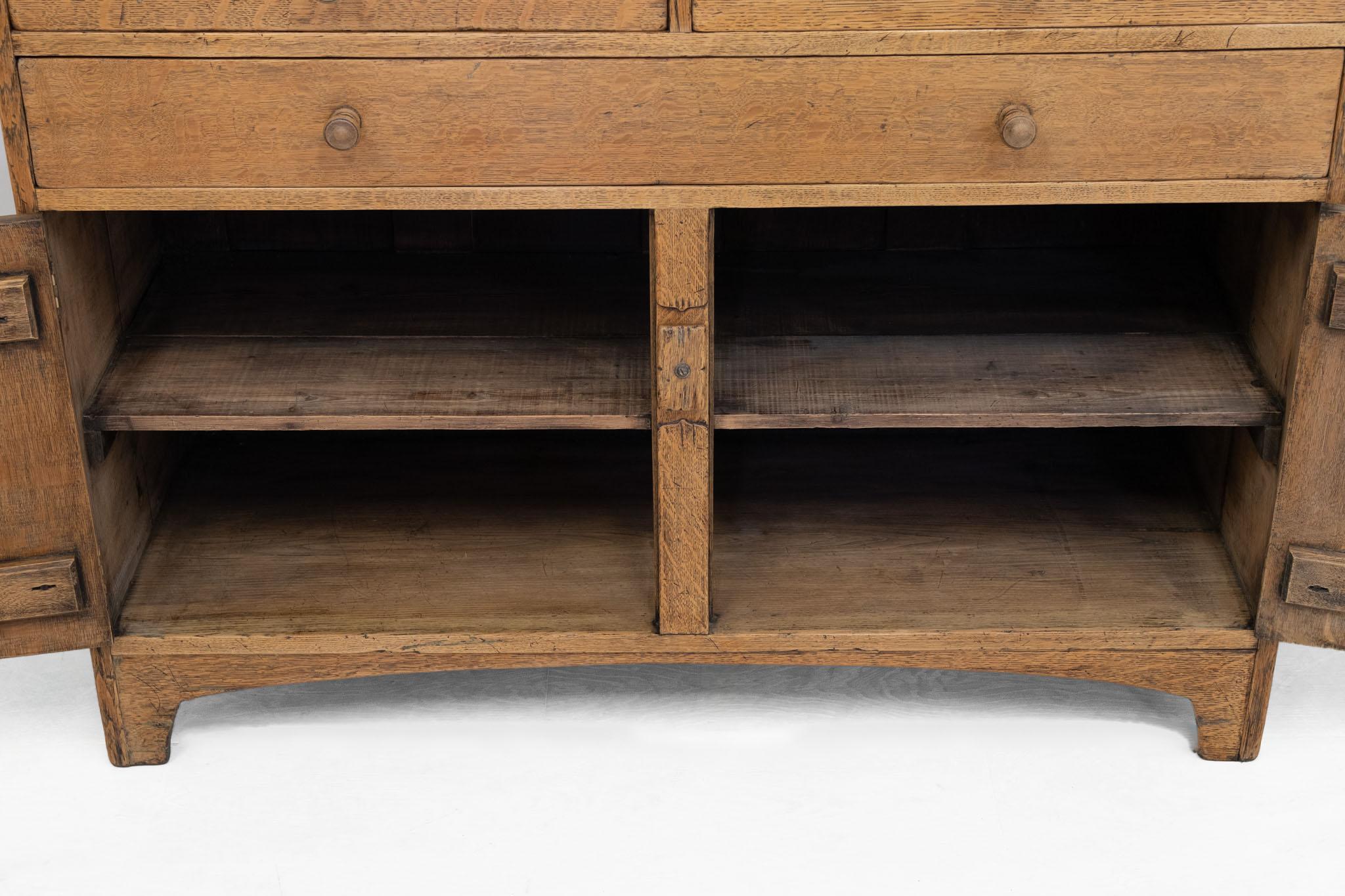 Cassettone Heals Oak Letchworth progettato da Sir Ambrose Heal's in vendita 5