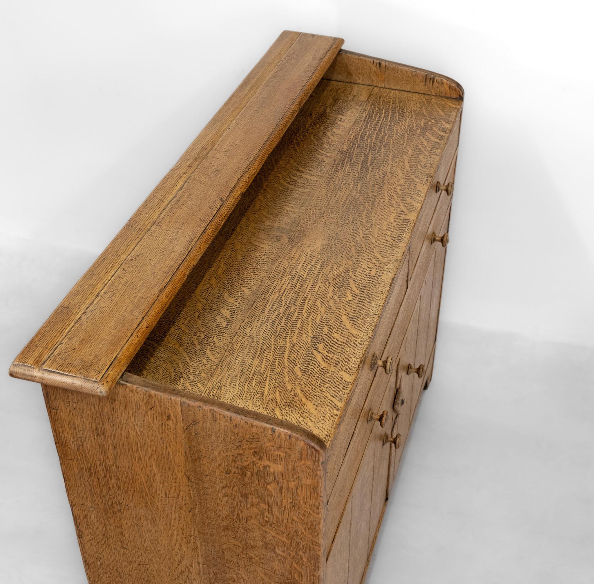 Inglese Cassettone Heals Oak Letchworth progettato da Sir Ambrose Heal's in vendita