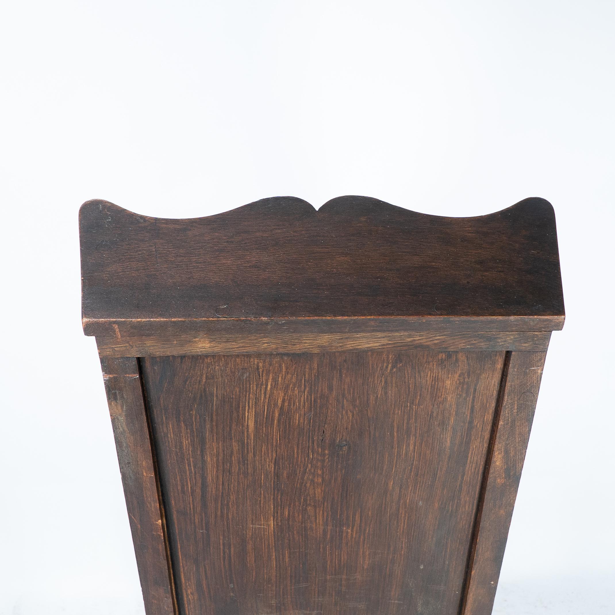 Heals of London Attri. a Tall Arts & Crafts Oak Wing Back or Porter's Armchair (poltrona da portiere) in vendita 4