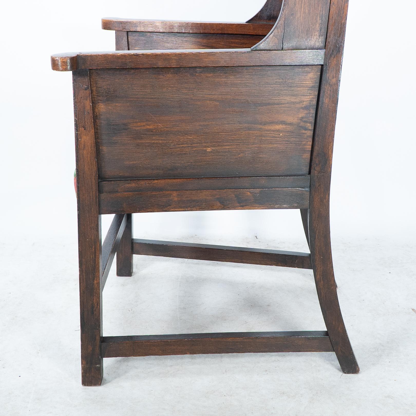 Heals of London Attri. a Tall Arts & Crafts Oak Wing Back or Porter's Armchair (poltrona da portiere) in vendita 5