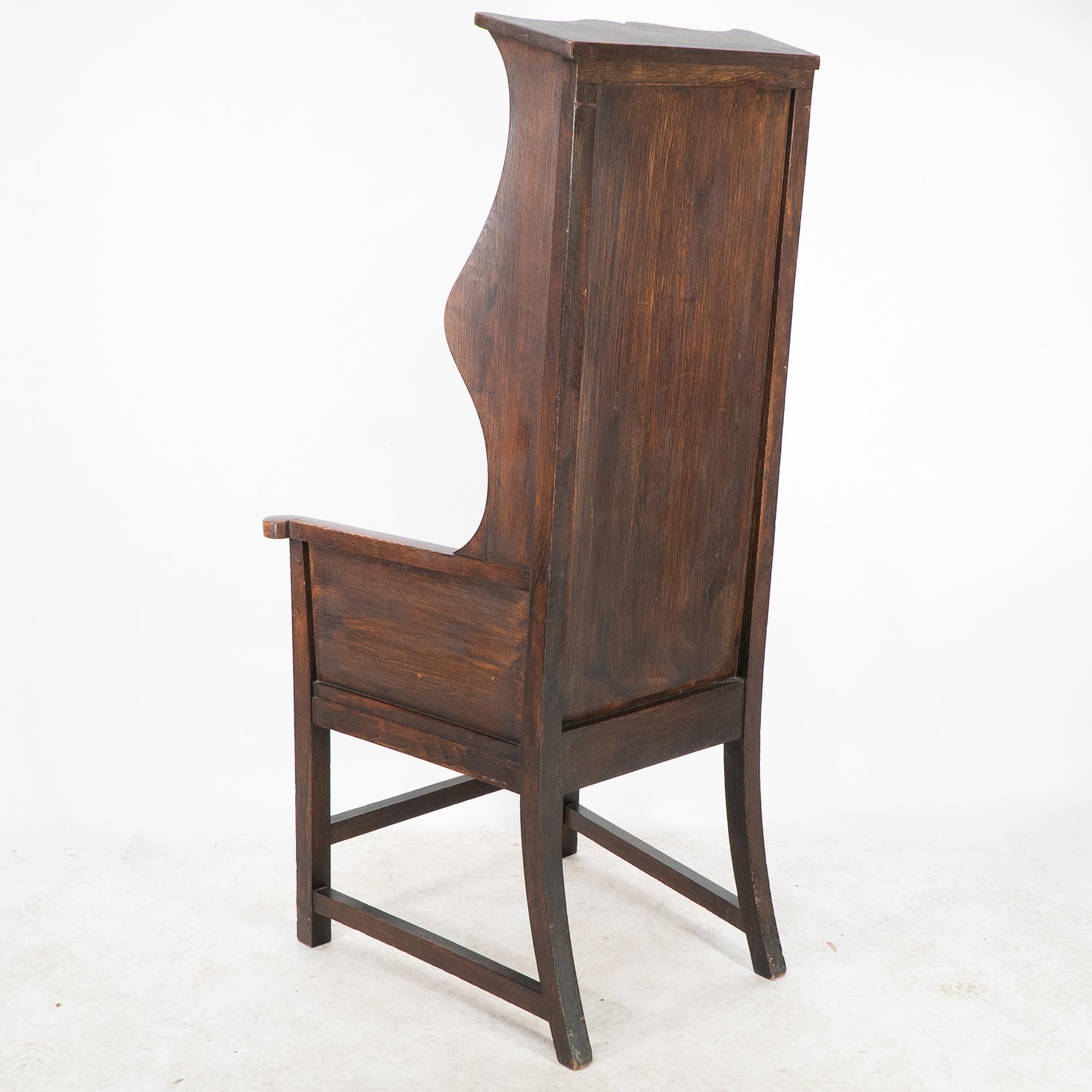Heals of London Attri. a Tall Arts & Crafts Oak Wing Back or Porter's Armchair (poltrona da portiere) in vendita 7