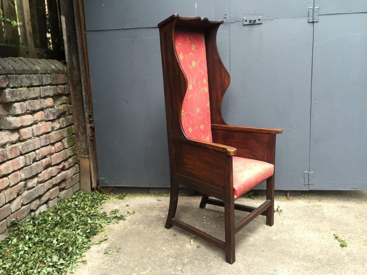 Arts and Crafts Heals of London Attri. a Tall Arts & Crafts Oak Wing Back or Porter's Armchair For Sale